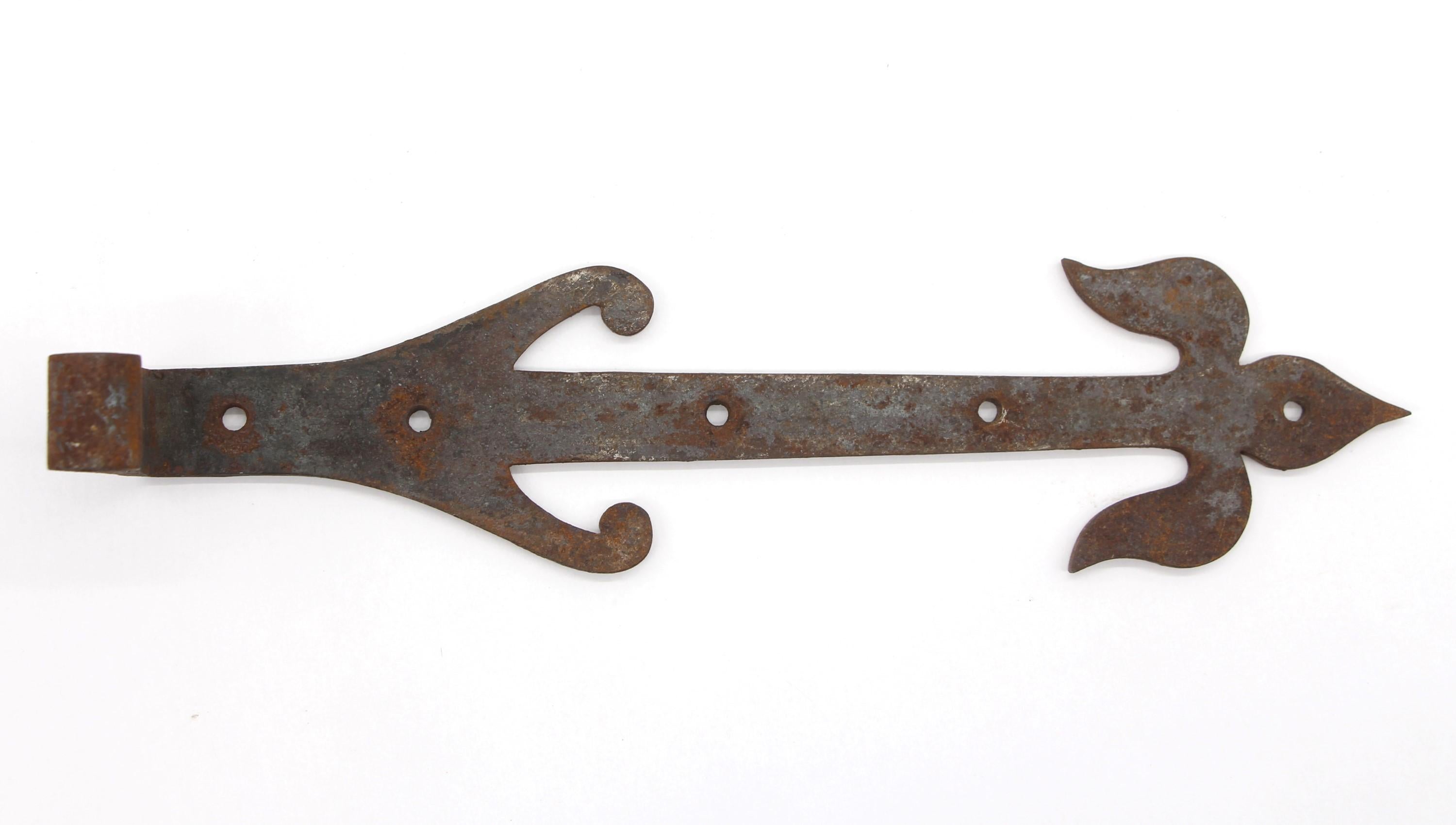 Pair of Fleur De Lis Wrought Iron Door Strap Hinges French Style In Good Condition For Sale In New York, NY