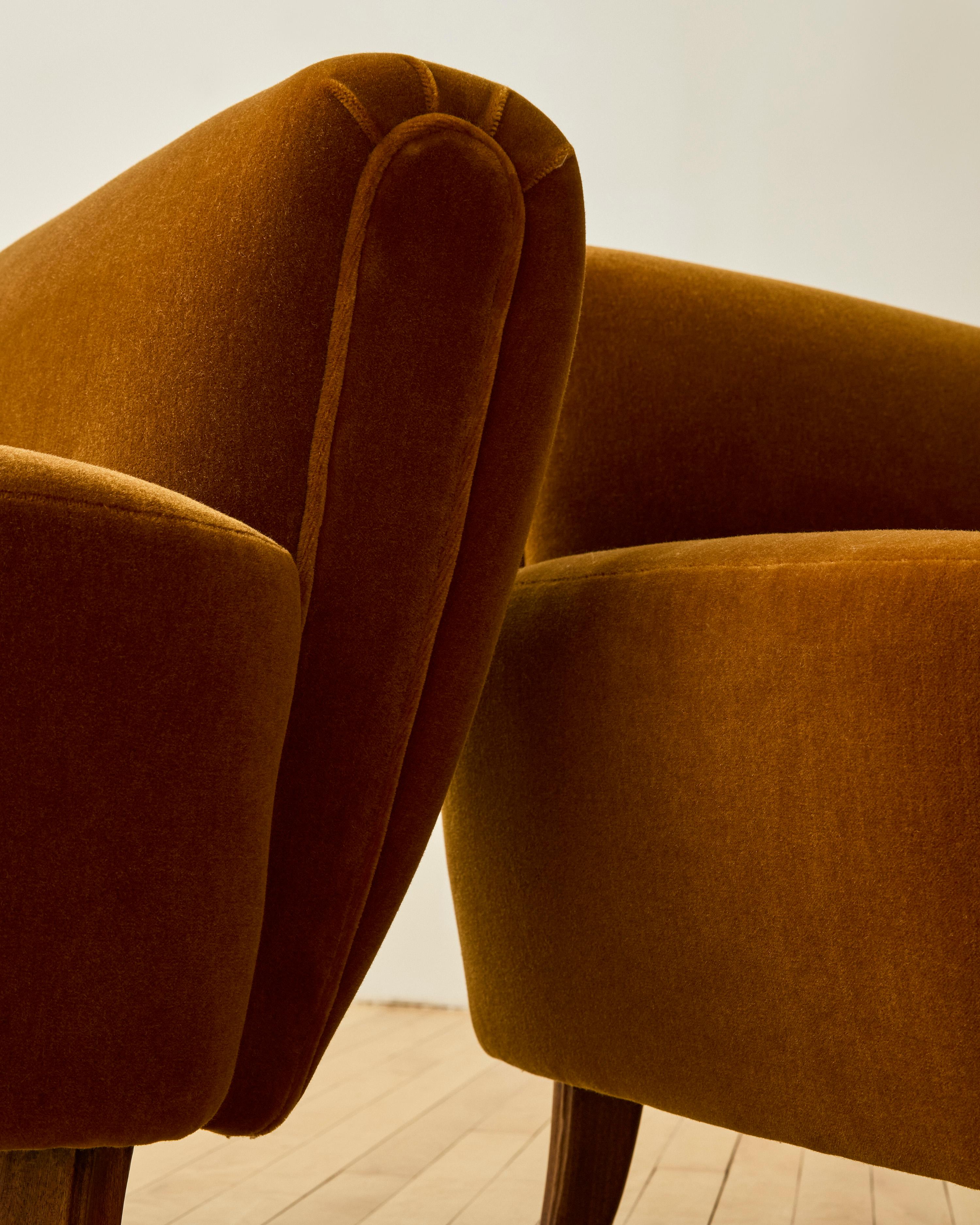 Pair of Floating Arm Deco Lounge Chairs c. 1940's en vente 5