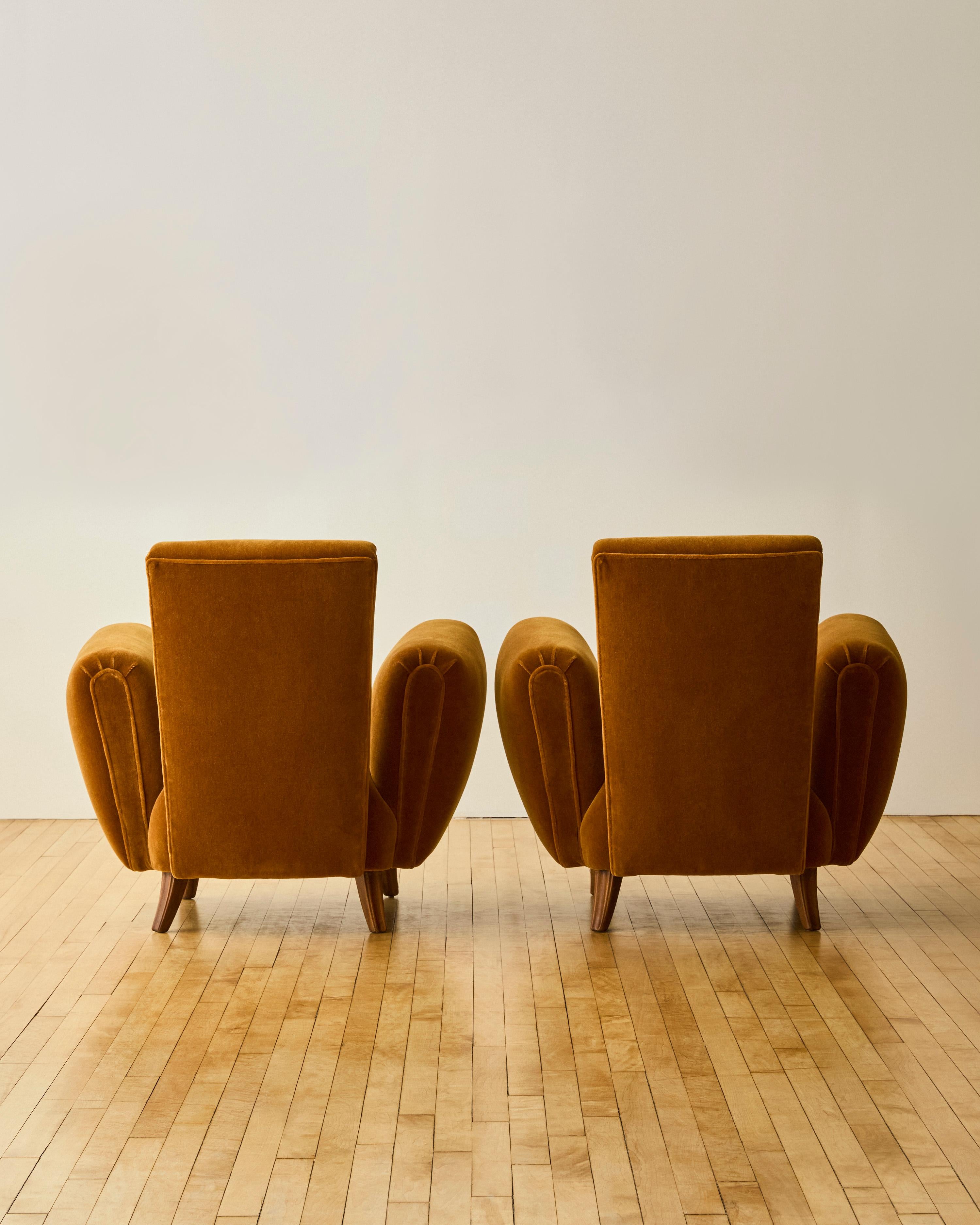 Pair of Floating Arm Deco Lounge Chairs c. 1940's en vente 6