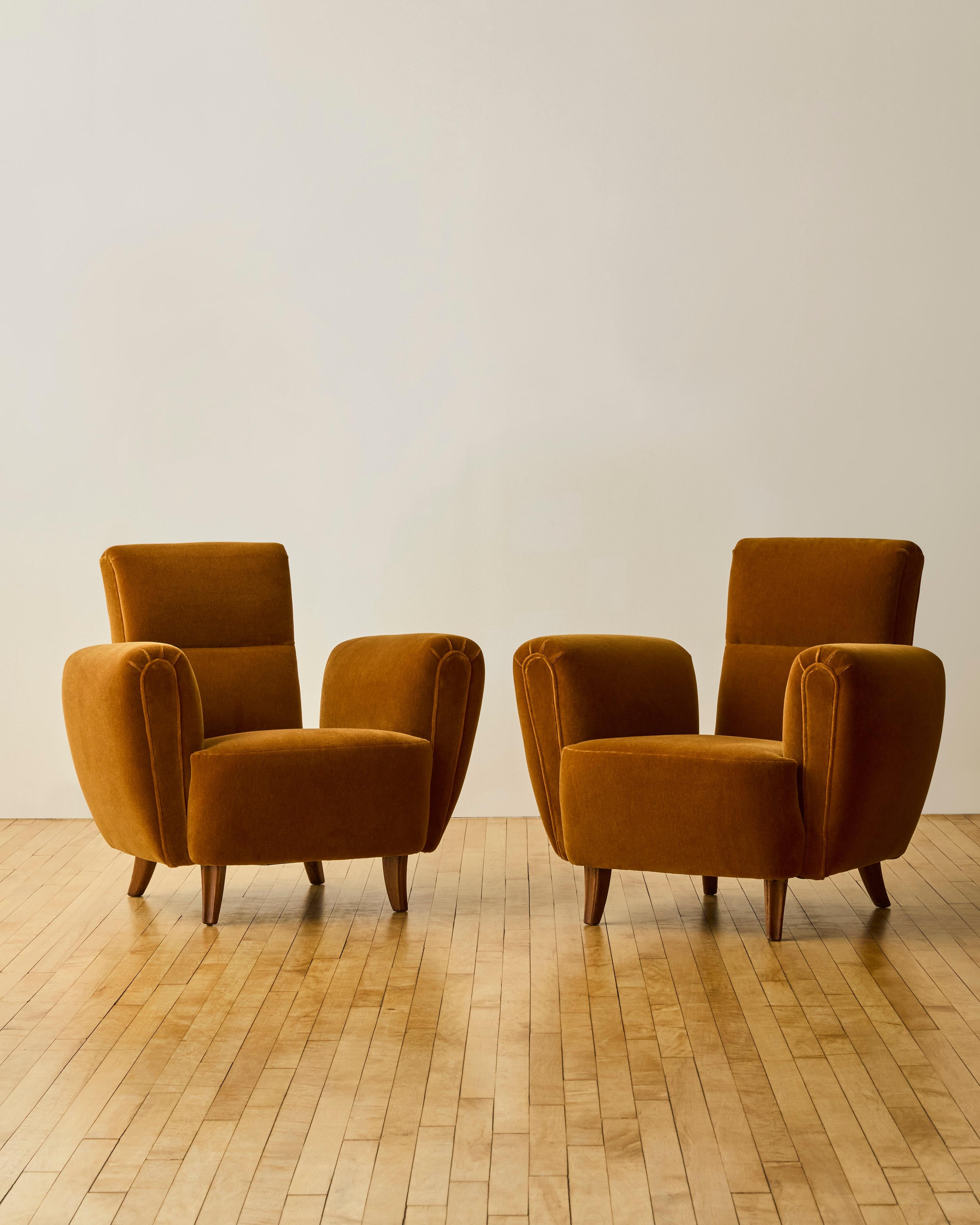 Pair of Floating Arm Deco Lounge Chairs c. 1940's en vente 1