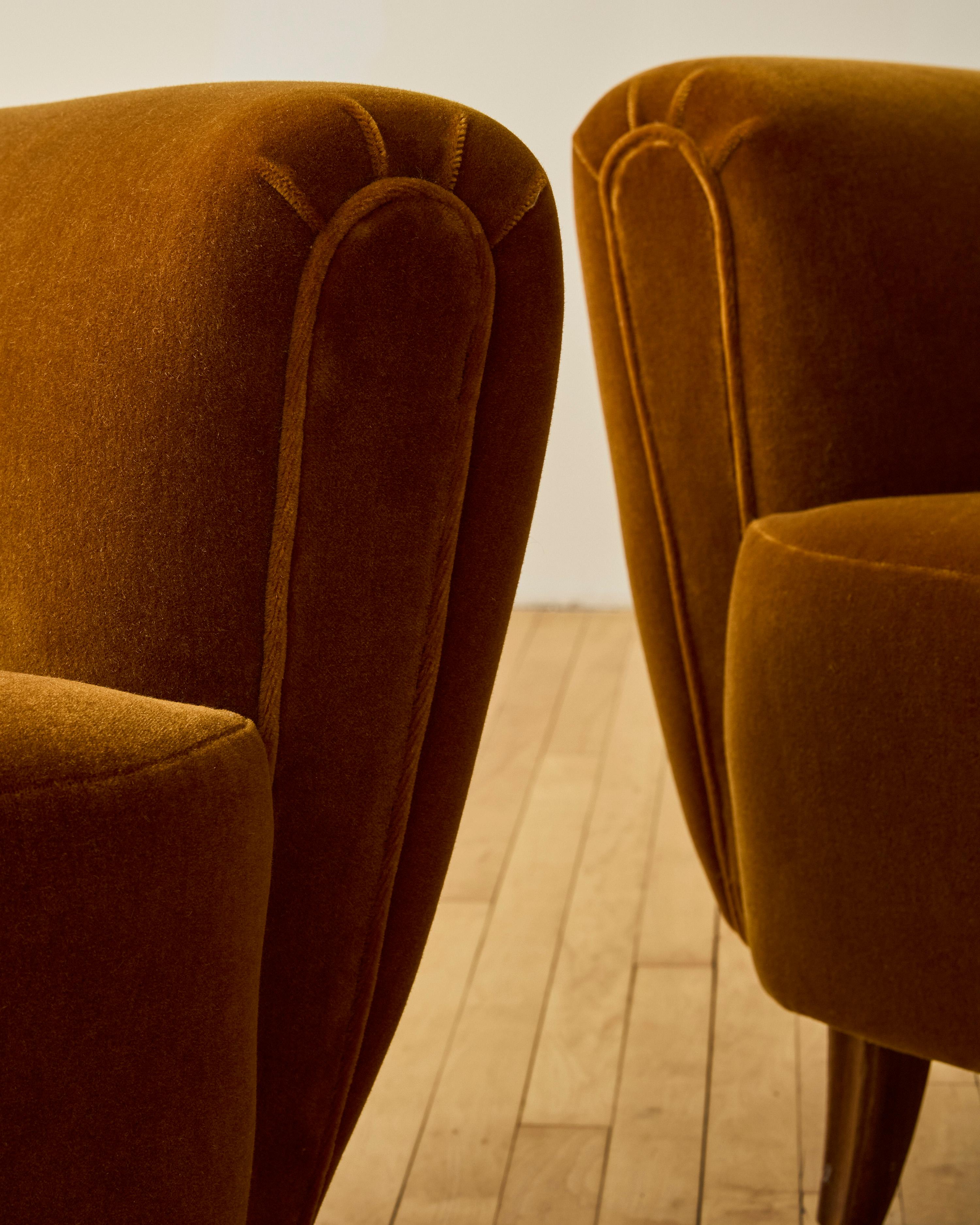 Pair of Floating Arm Deco Lounge Chairs c. 1940's en vente 3