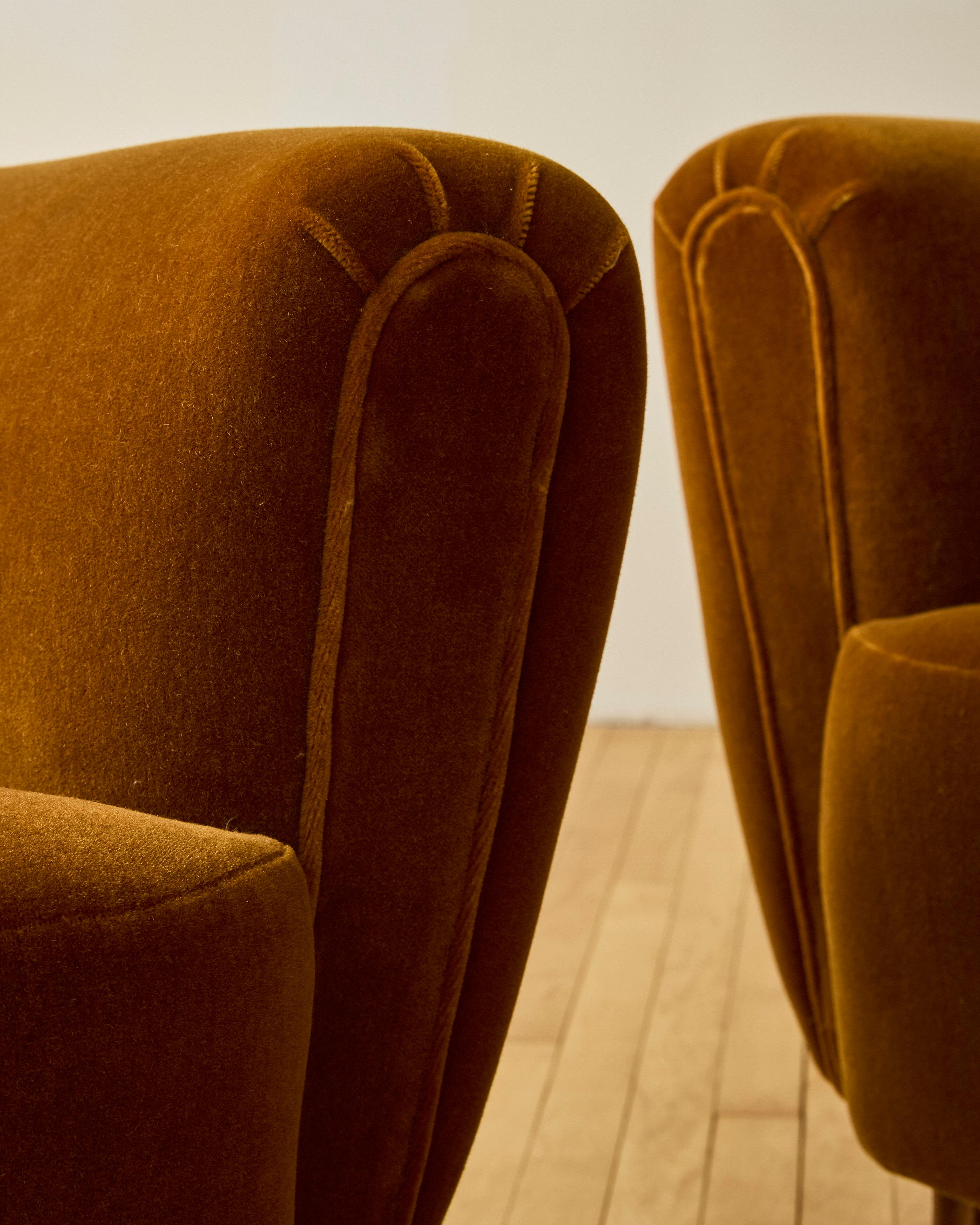 Pair of Floating Arm Deco Lounge Chairs c. 1940's en vente 4