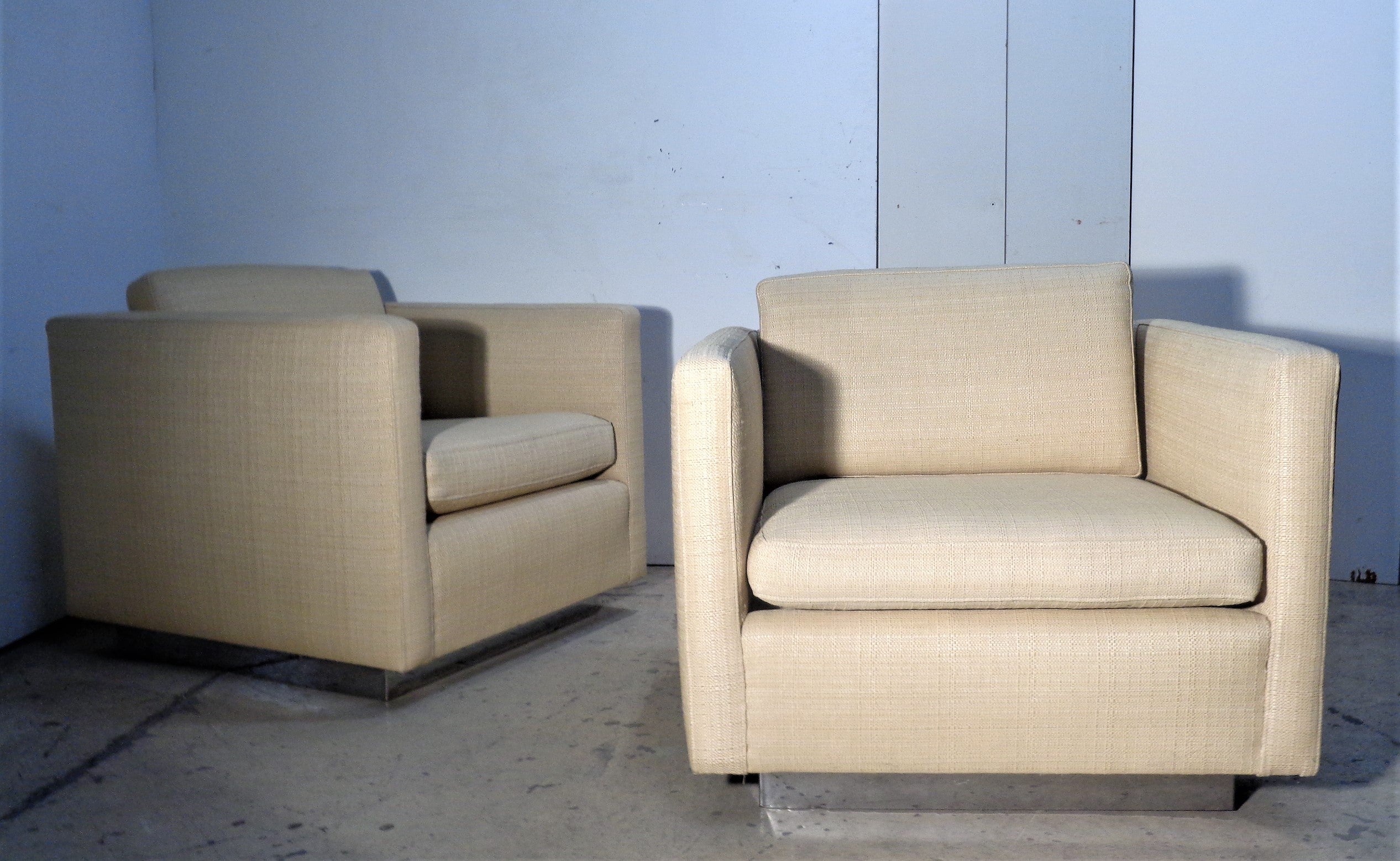Mid-Century Modern Pair of Floating Cube Lounge Chairs Style Milo Baughman