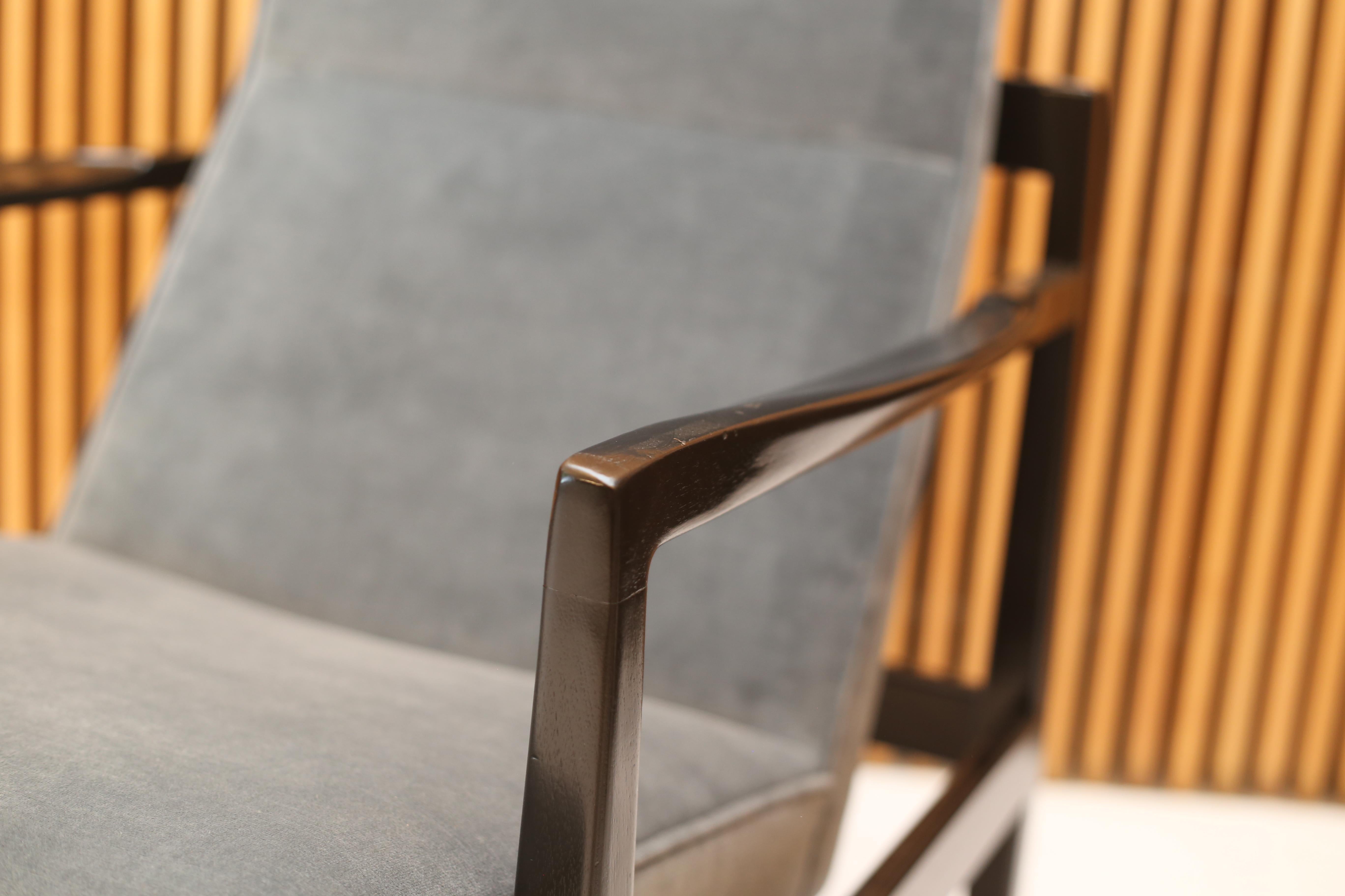 Mid-Century Modern Pair of Floating Jens Risom Lounge Chairs