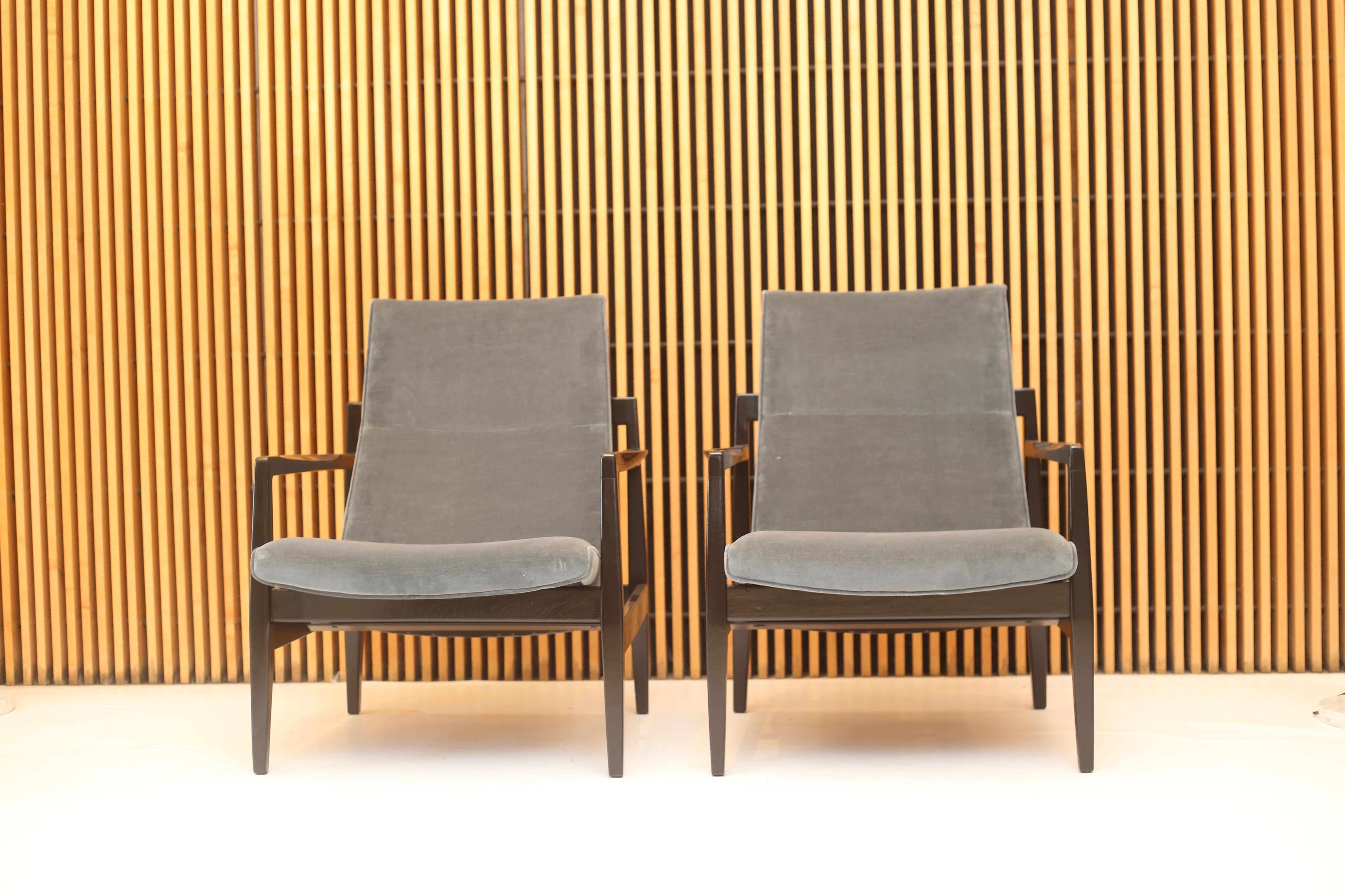 Lacquered Pair of Floating Jens Risom Lounge Chairs
