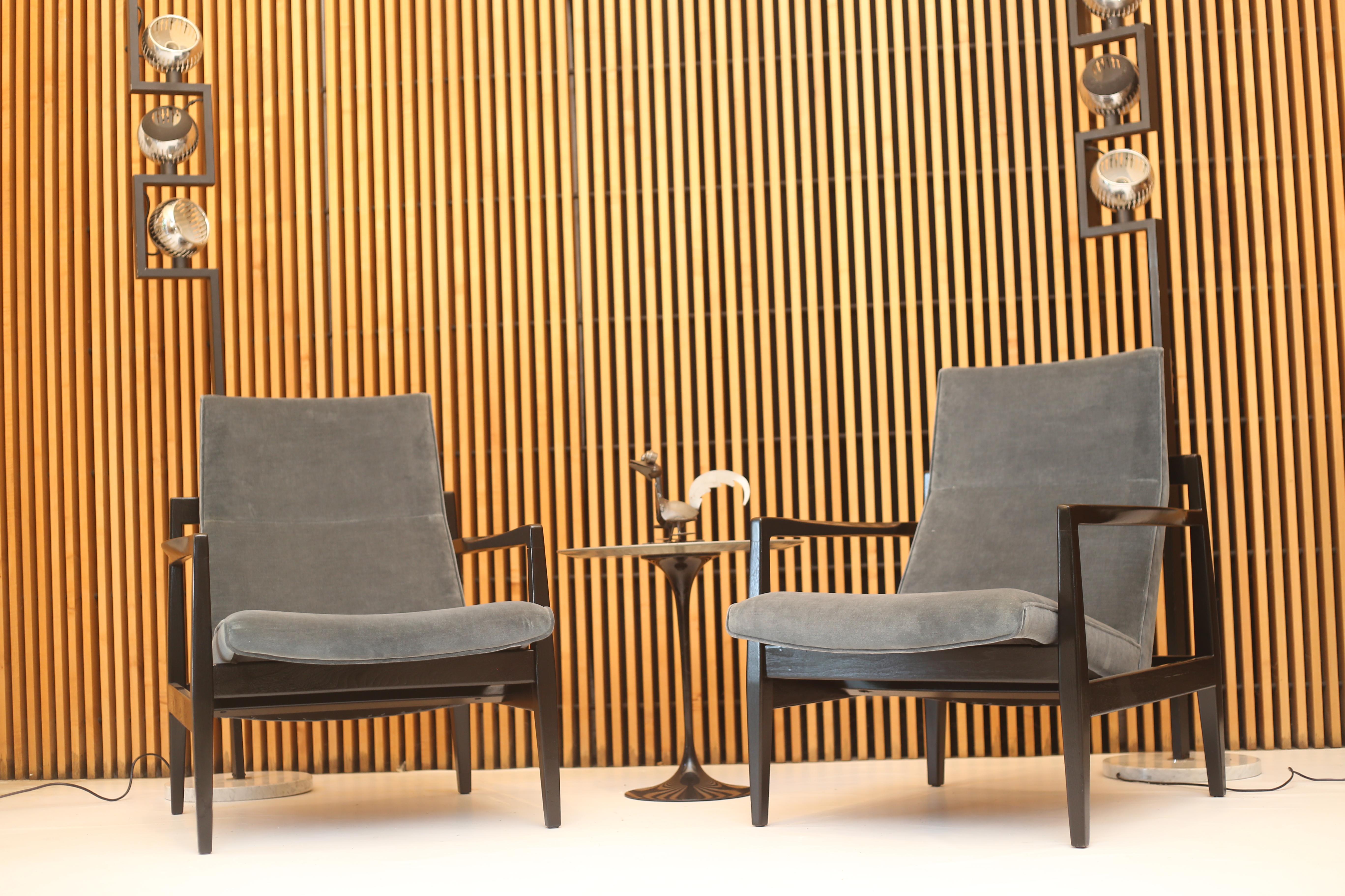 Pair of Floating Jens Risom Lounge Chairs In Excellent Condition In Southampton, NJ