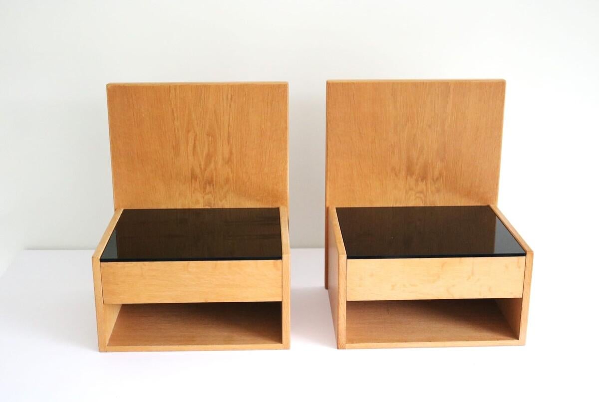 Pair of Floating Nightstands by Hans J.Wegner for Getama Gedsted In Good Condition For Sale In Brussels , BE