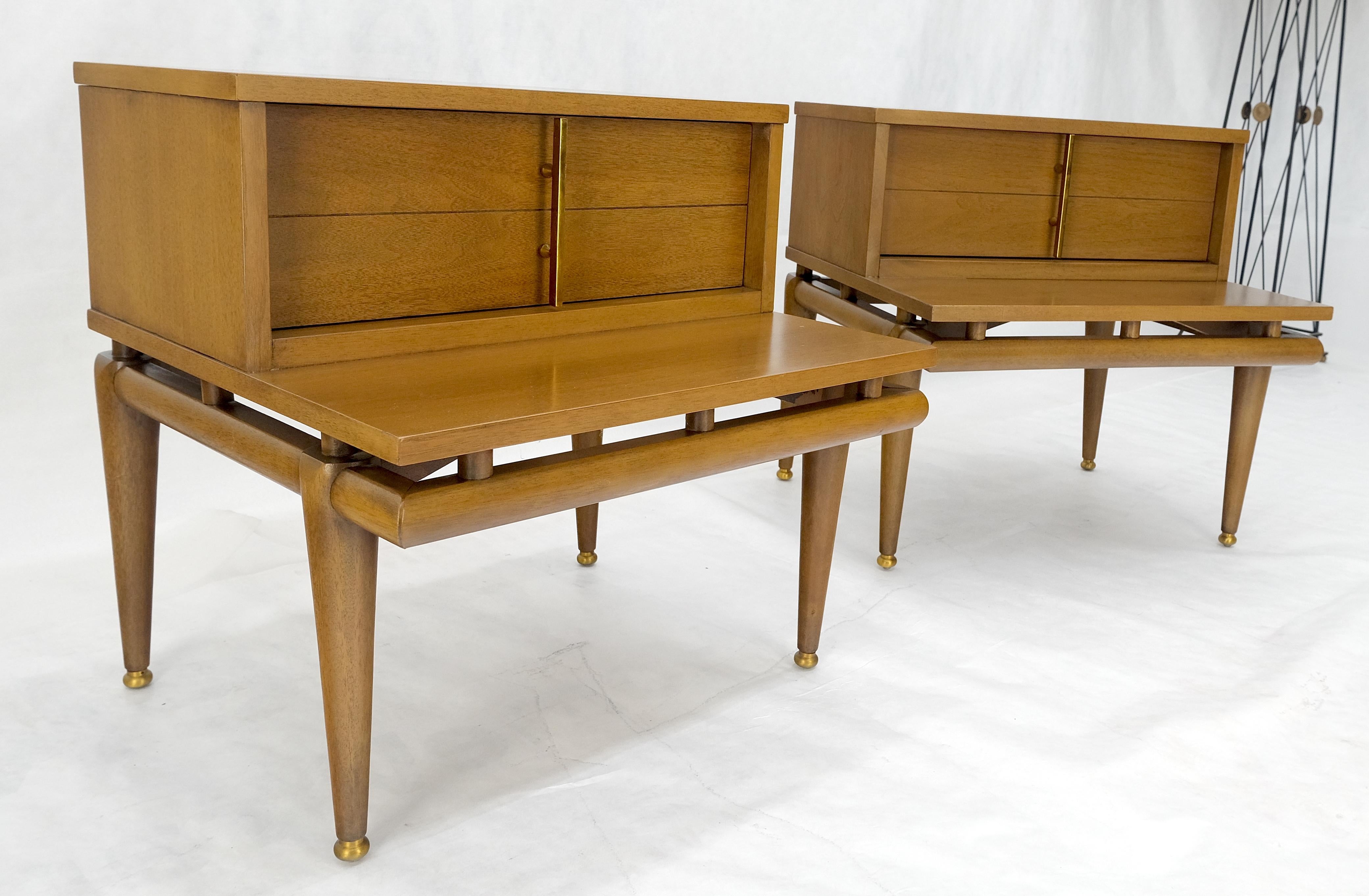 Paire de tables d'appoint à plateau flottant, un tiroir, pieds fuselés, tables de chevet MINT ! en vente 3