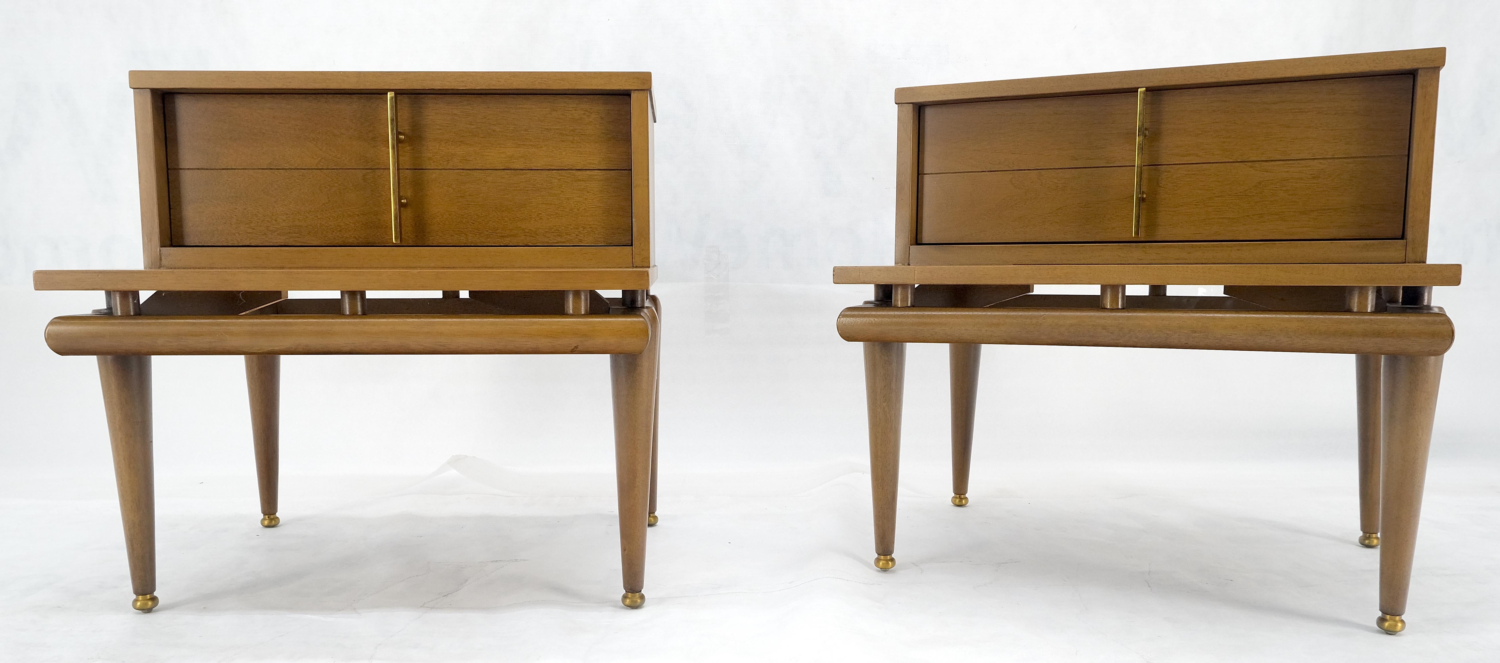 20ième siècle Paire de tables d'appoint à plateau flottant, un tiroir, pieds fuselés, tables de chevet MINT ! en vente