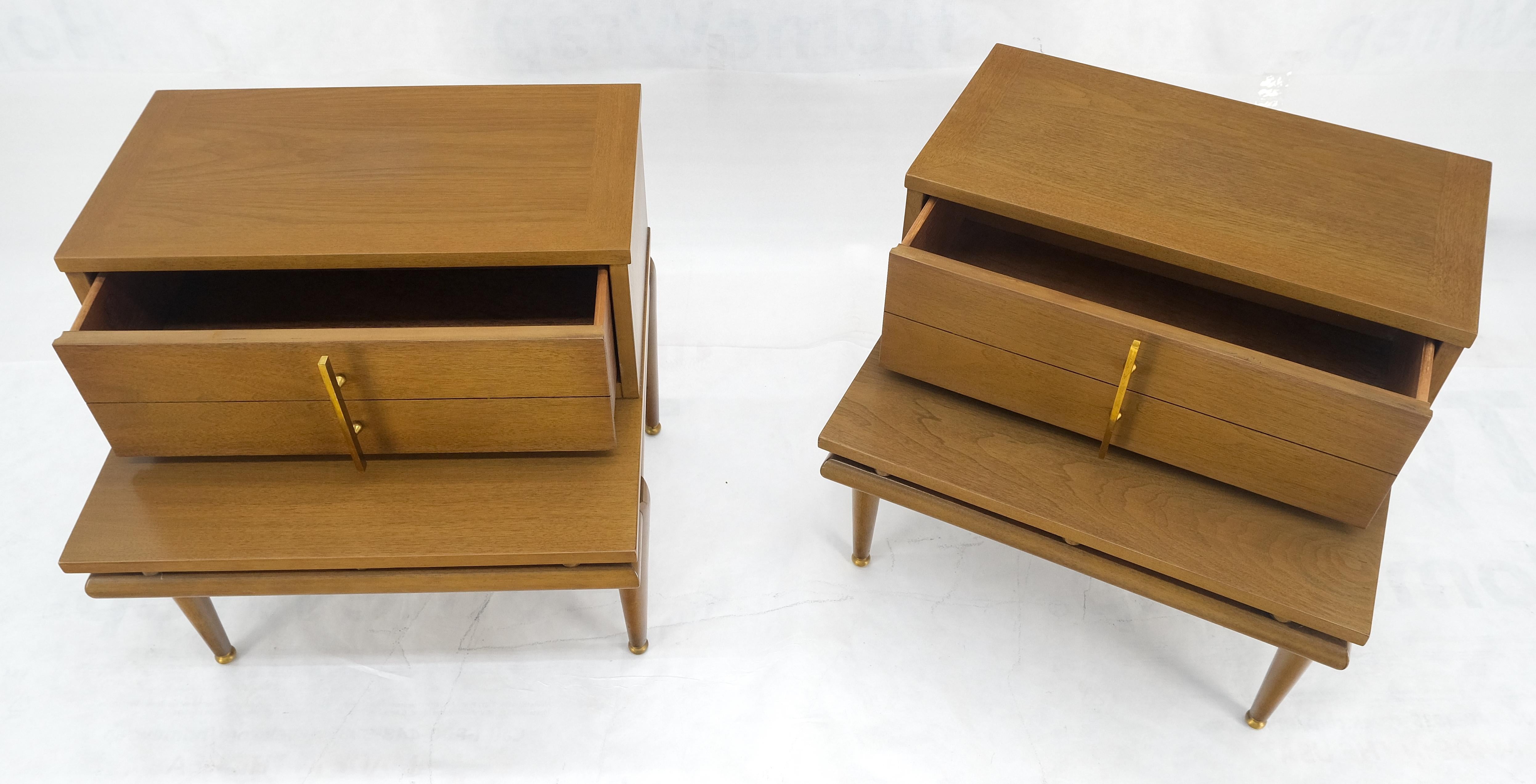 Paire de tables d'appoint à plateau flottant, un tiroir, pieds fuselés, tables de chevet MINT ! en vente 1