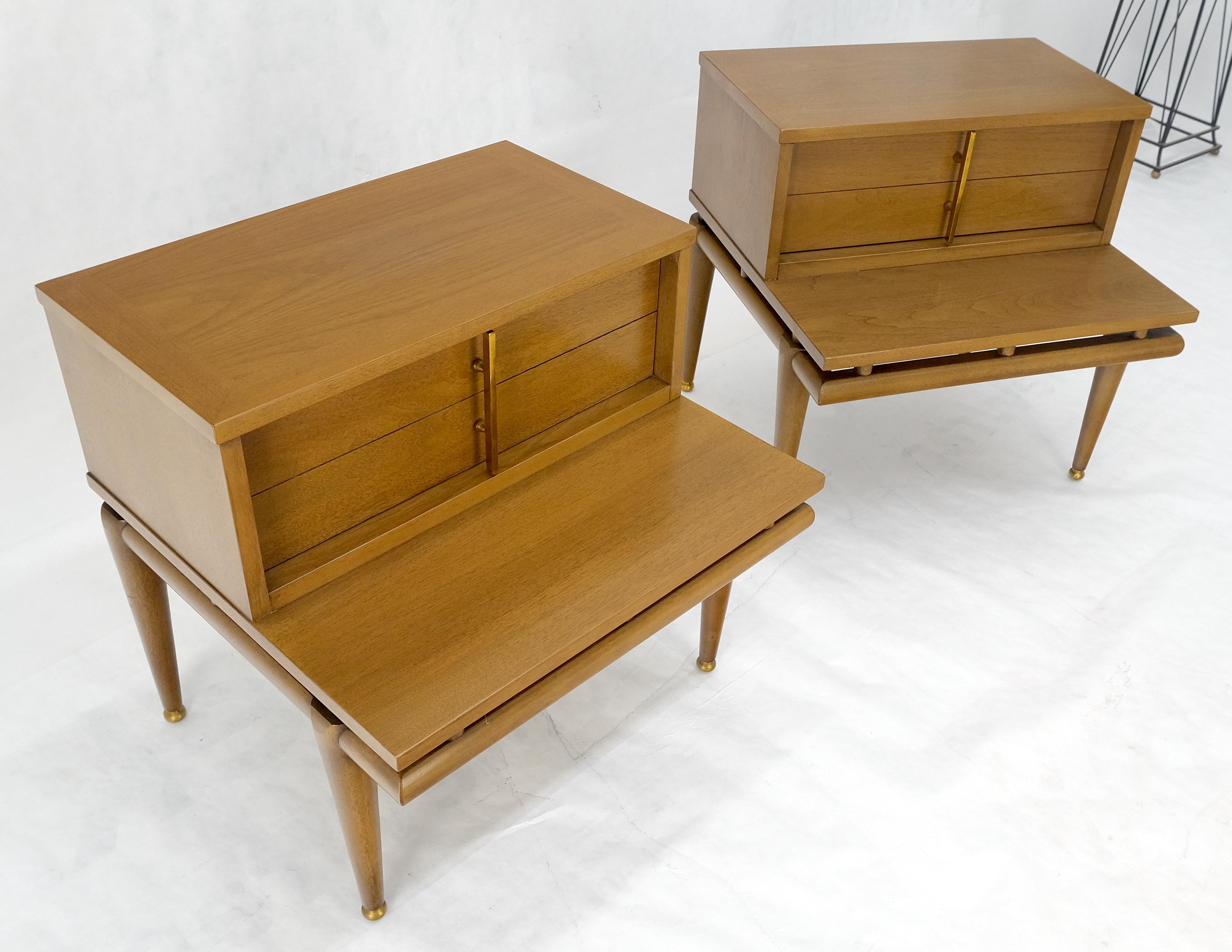 Paire de tables d'appoint à plateau flottant, un tiroir, pieds fuselés, tables de chevet MINT ! en vente 2