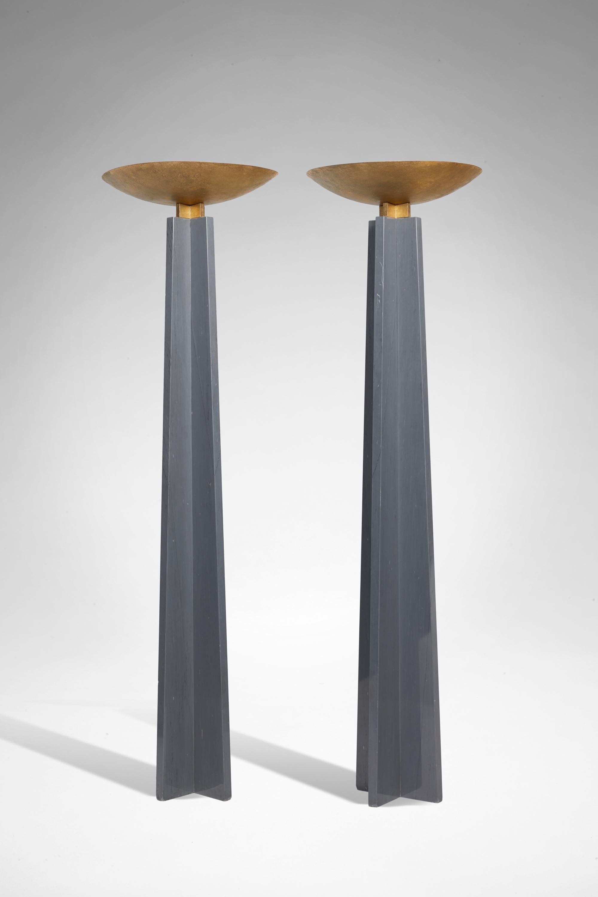Pair of floor lamps, Wagneriana model, circa 1980
In grey marble and metal covered with grainy lacquer. Edited by Casigliani, Pisa, Italy.