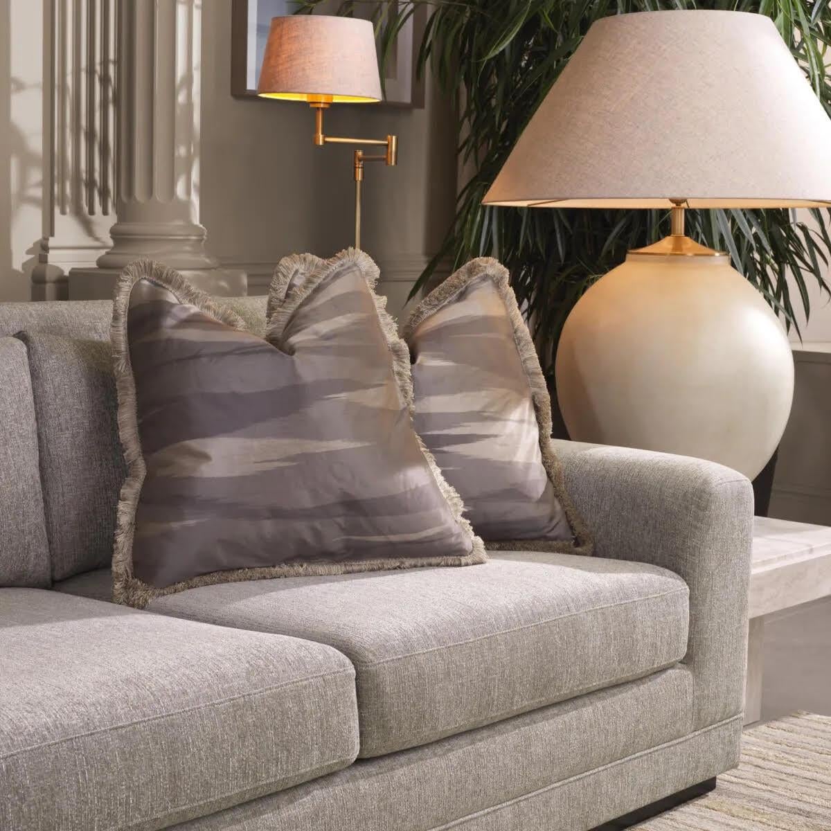 Pair of floor lamps, brushed brass finish, American style.

This floor lamp adds a touch of refinement to your decor. With its brushed brass finish, adjustable height and handmade linen blend lampshade, this lamp is both elegant and practical for