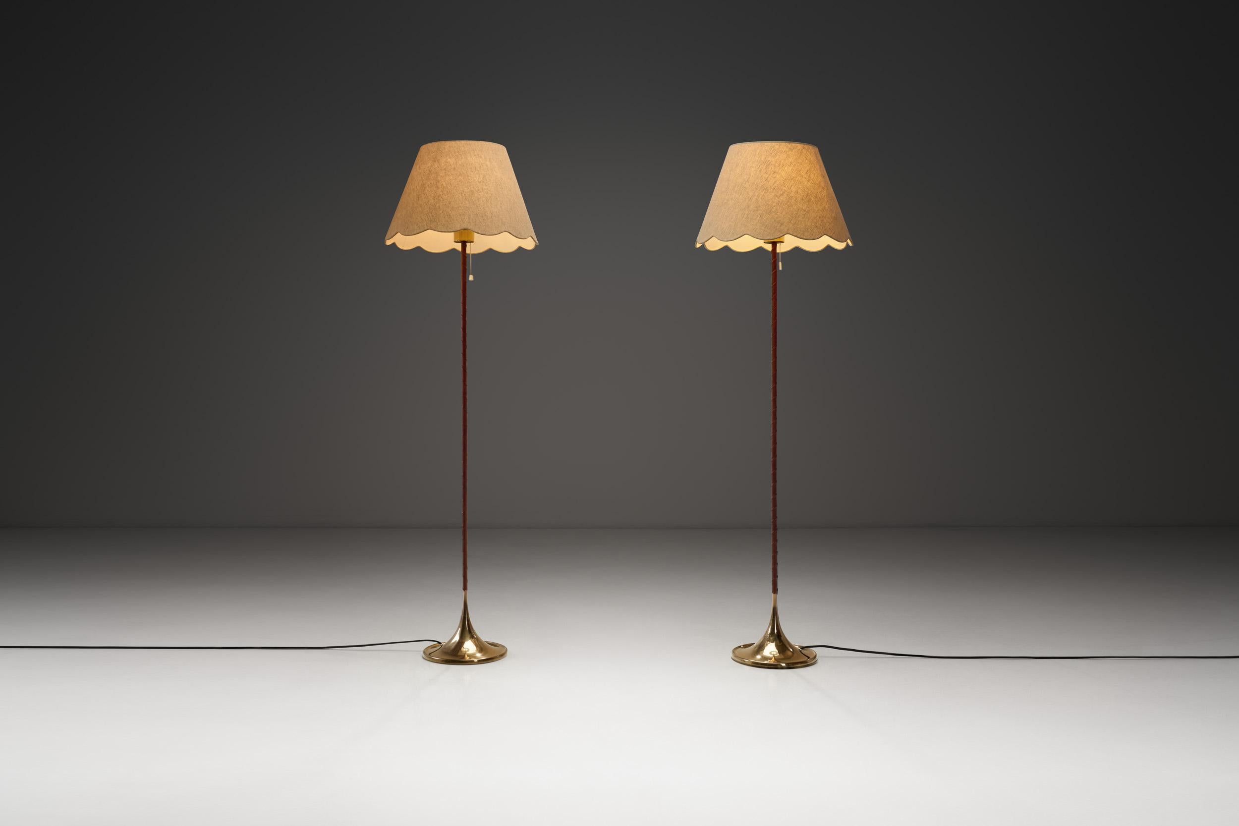 Suédois Paire de lampadaires par Alf Svensson et Yngvar Sandström, Suède années 1960 en vente