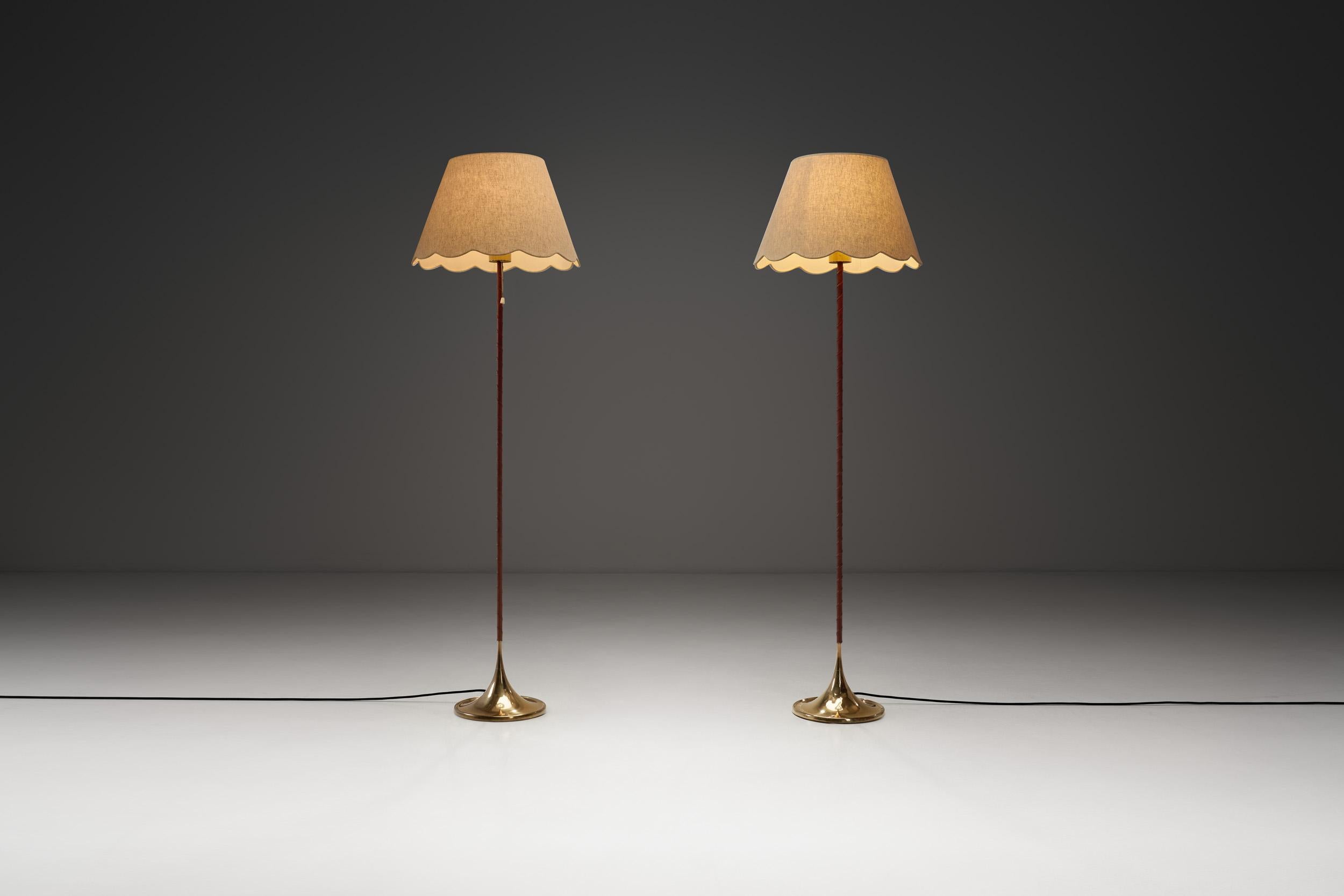 Milieu du XXe siècle Paire de lampadaires par Alf Svensson et Yngvar Sandström, Suède années 1960 en vente