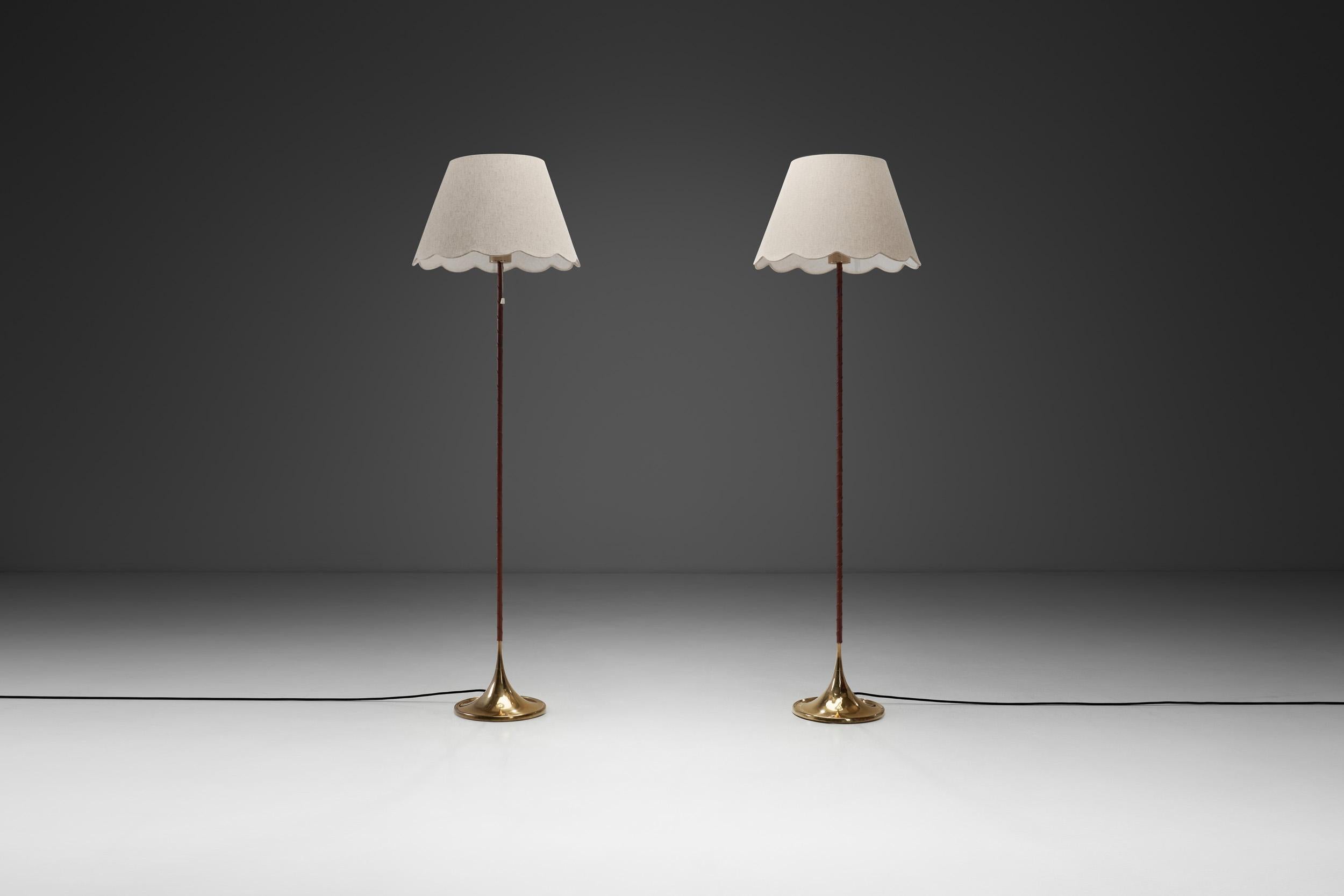 Laiton Paire de lampadaires par Alf Svensson et Yngvar Sandström, Suède années 1960 en vente