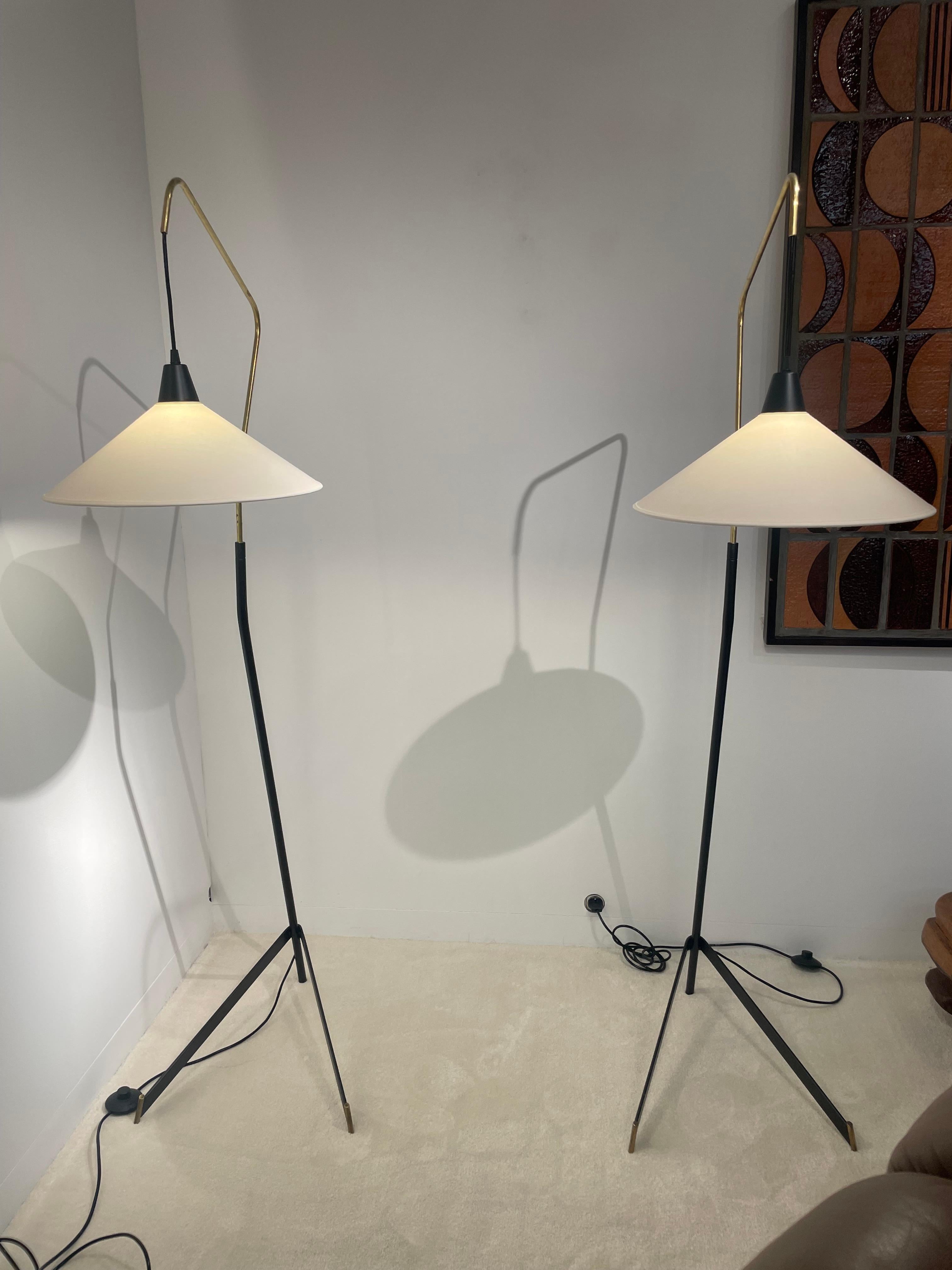 Paar Stehlampen von Arlus aus dem Jahr 1950
Messing und Metall