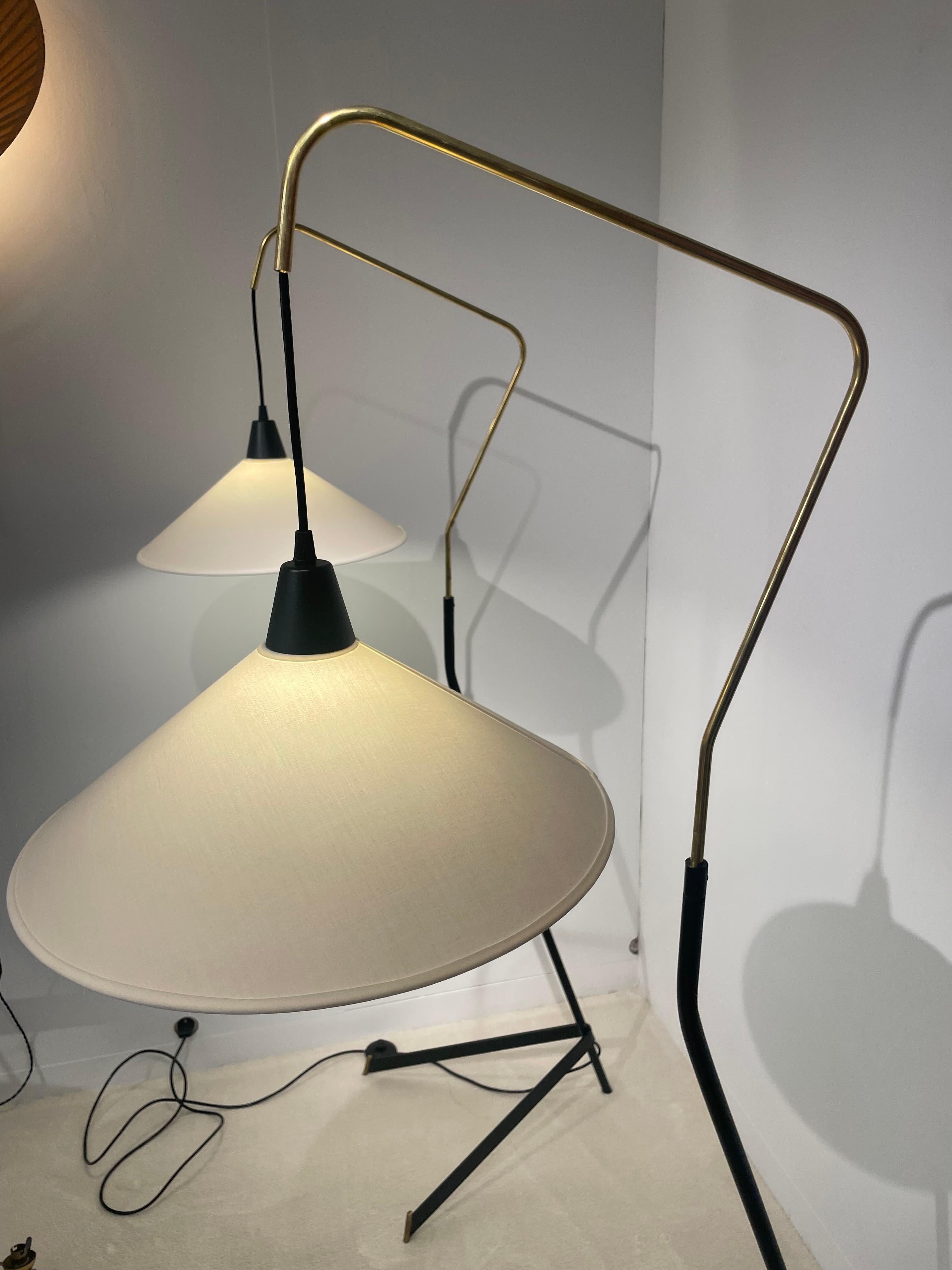 Paar Stehlampen von Arlus (Französisch) im Angebot