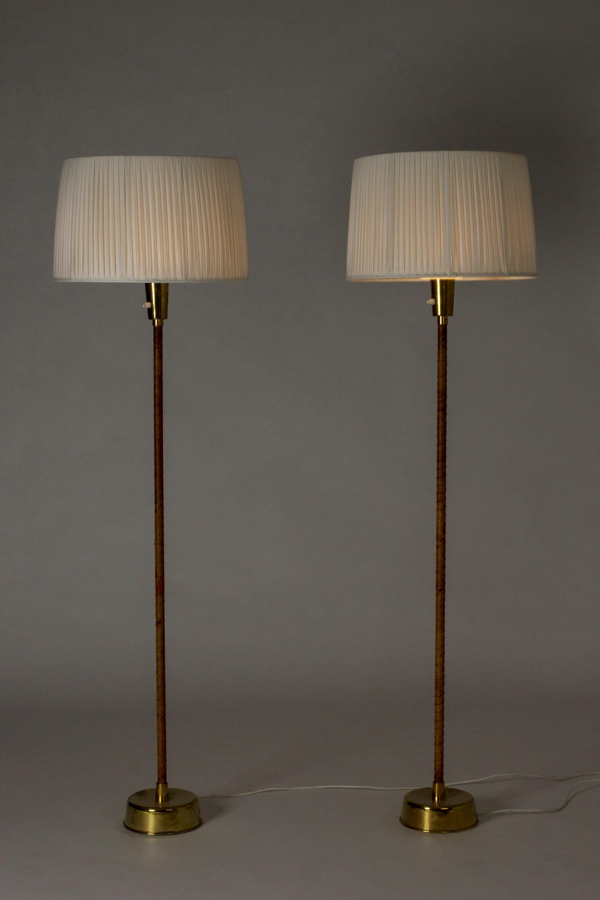Scandinave moderne Paire de lampadaires par Lisa Johansson-Pape pour Orno en vente