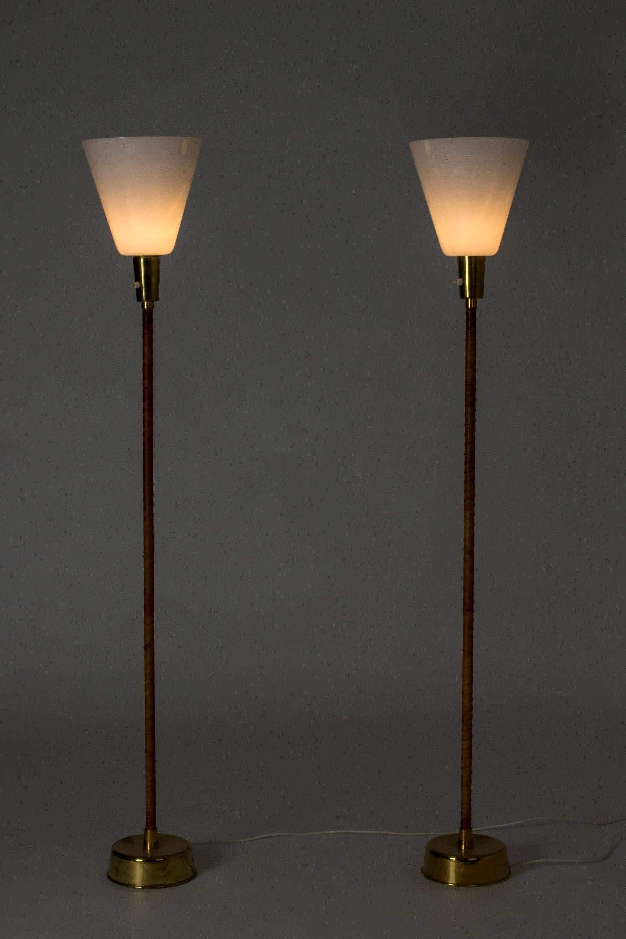 Suédois Paire de lampadaires par Lisa Johansson-Pape pour Orno en vente