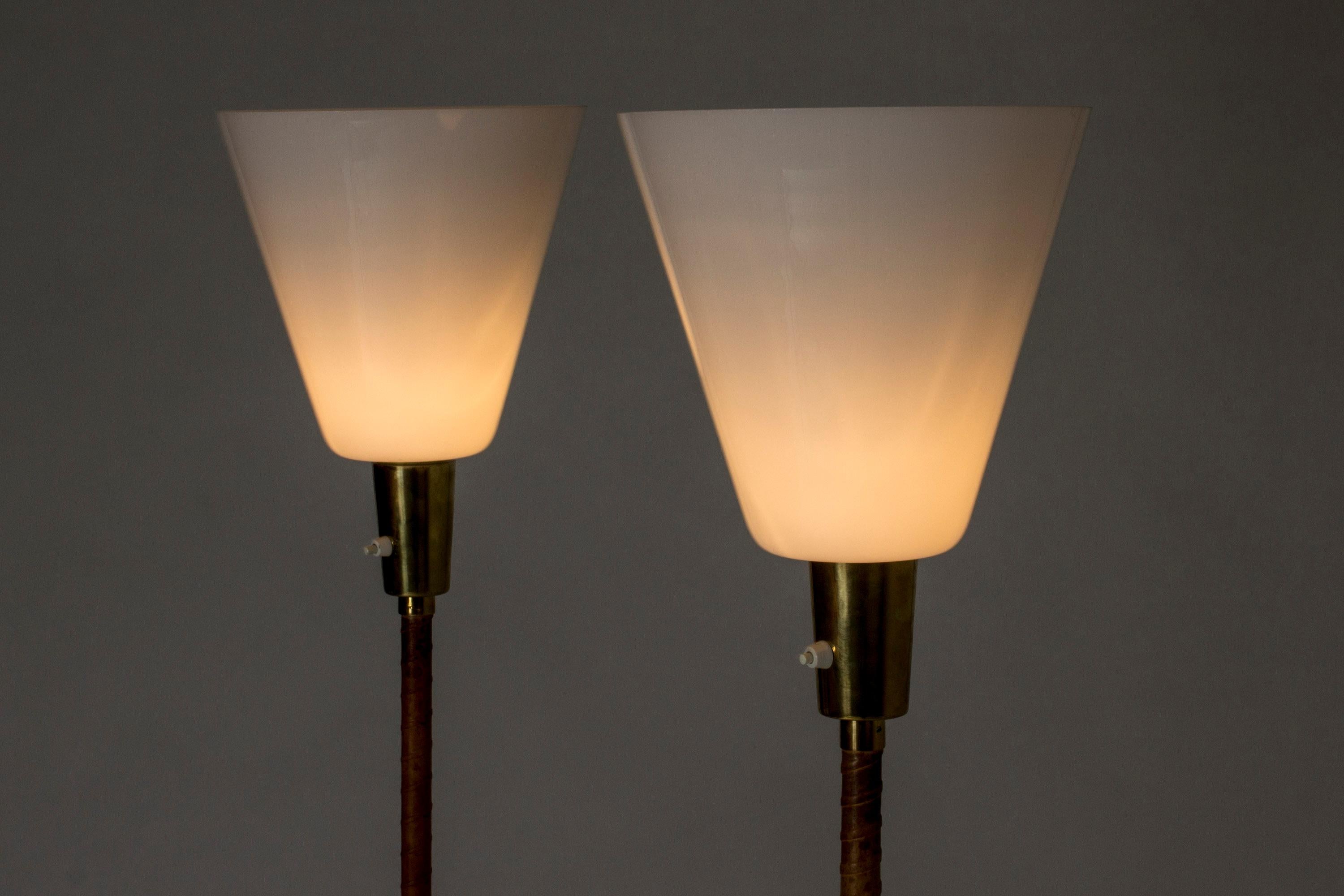 Paire de lampadaires par Lisa Johansson-Pape pour Orno Bon état - En vente à Stockholm, SE