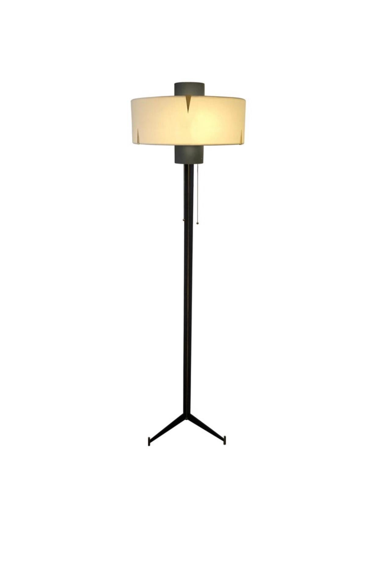 Pair of floor lamps by Maison Arlus
From 1950
Brass and black lacquered metal
Glass.