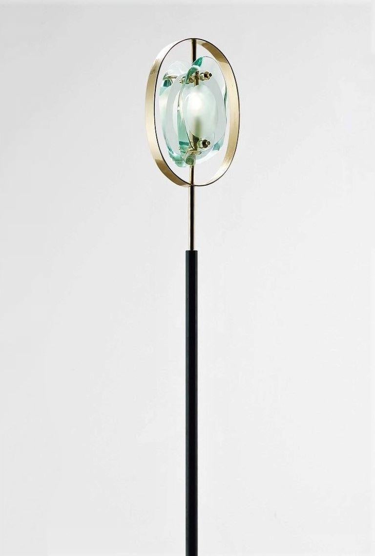 Pair of Max Ingrand Floor Lamps for Fontana Arte Model 2020, Italy, 1961 In Good Condition For Sale In Frankfurt am Main, DE