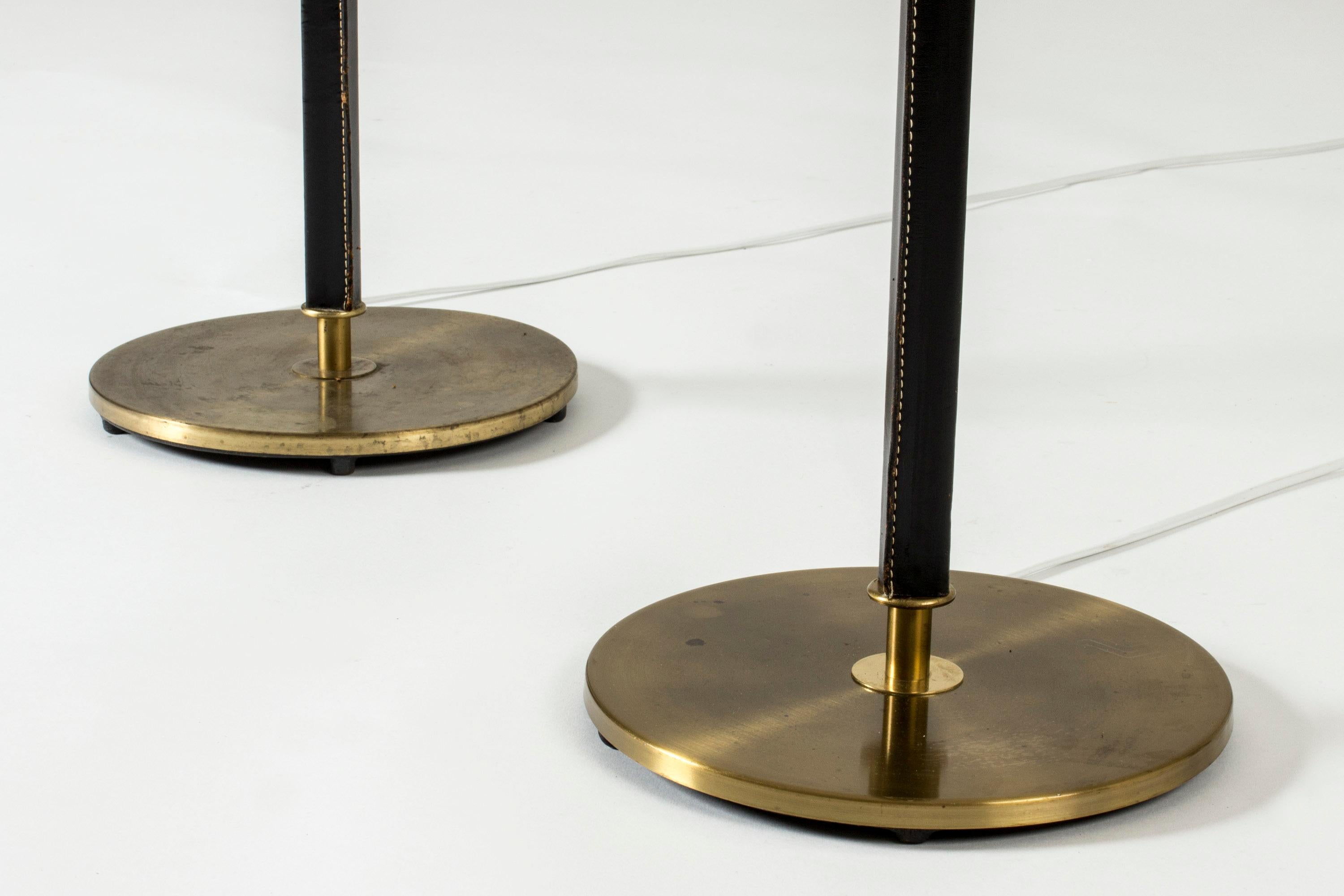 Milieu du XXe siècle Paire de lampadaires Falkenbergs Belysning, Suède, années 1960 en vente