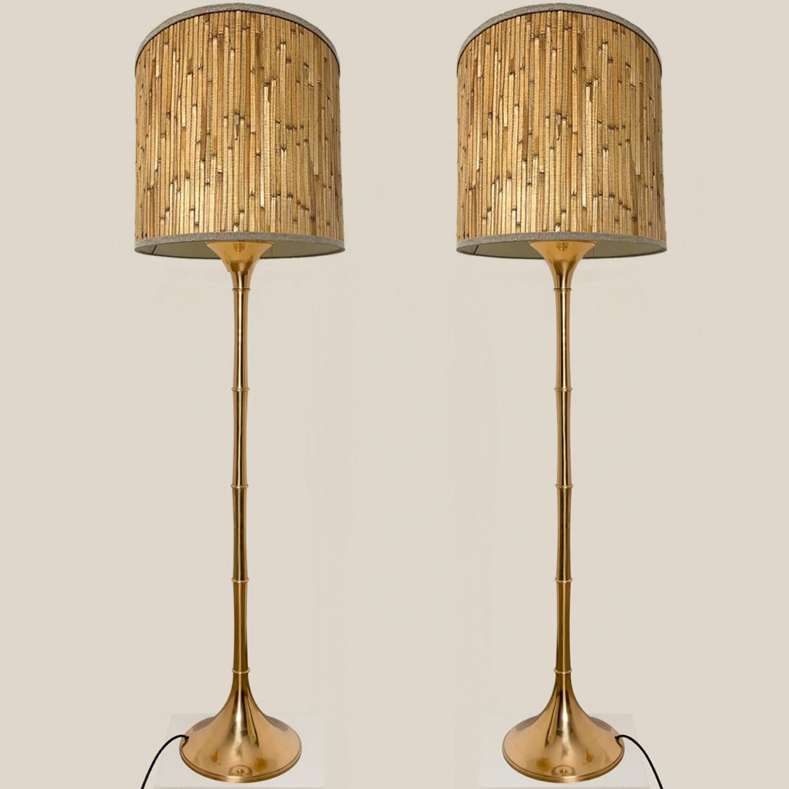 Paire de lampadaires en laiton doré et abat-jour en bambou d'Ingo Maurer, Allemagne, 1968 en vente 7