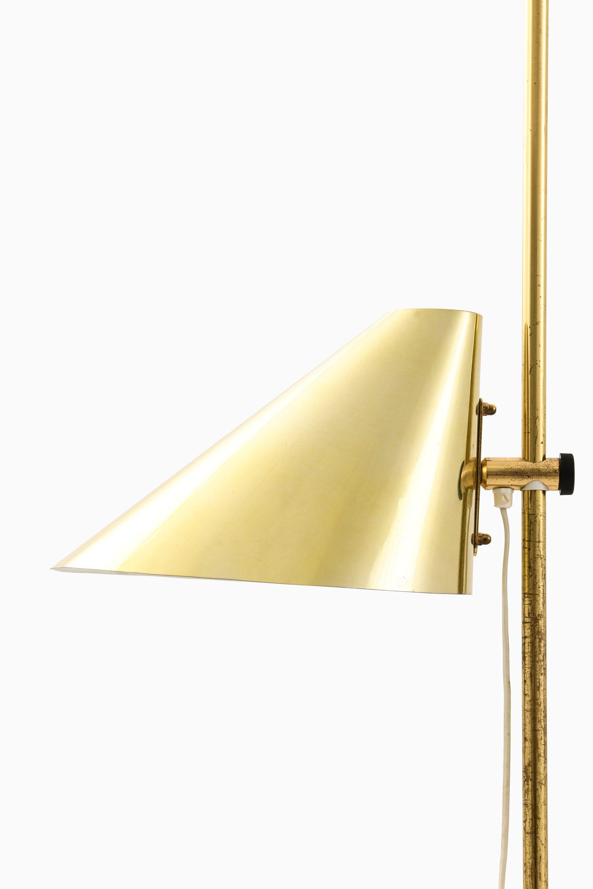 Coppia di lampade da terra in ottone di Hans-Agne Jakobsson, anni '70

Informazioni aggiuntive:
Materiale: Ottone
Stile: Metà secolo, Scandinavia
Rare lampade da terra modello G-185
Prodotto da Hans-Agne Jakobsson a Markaryd, in Svezia.
Dimensioni