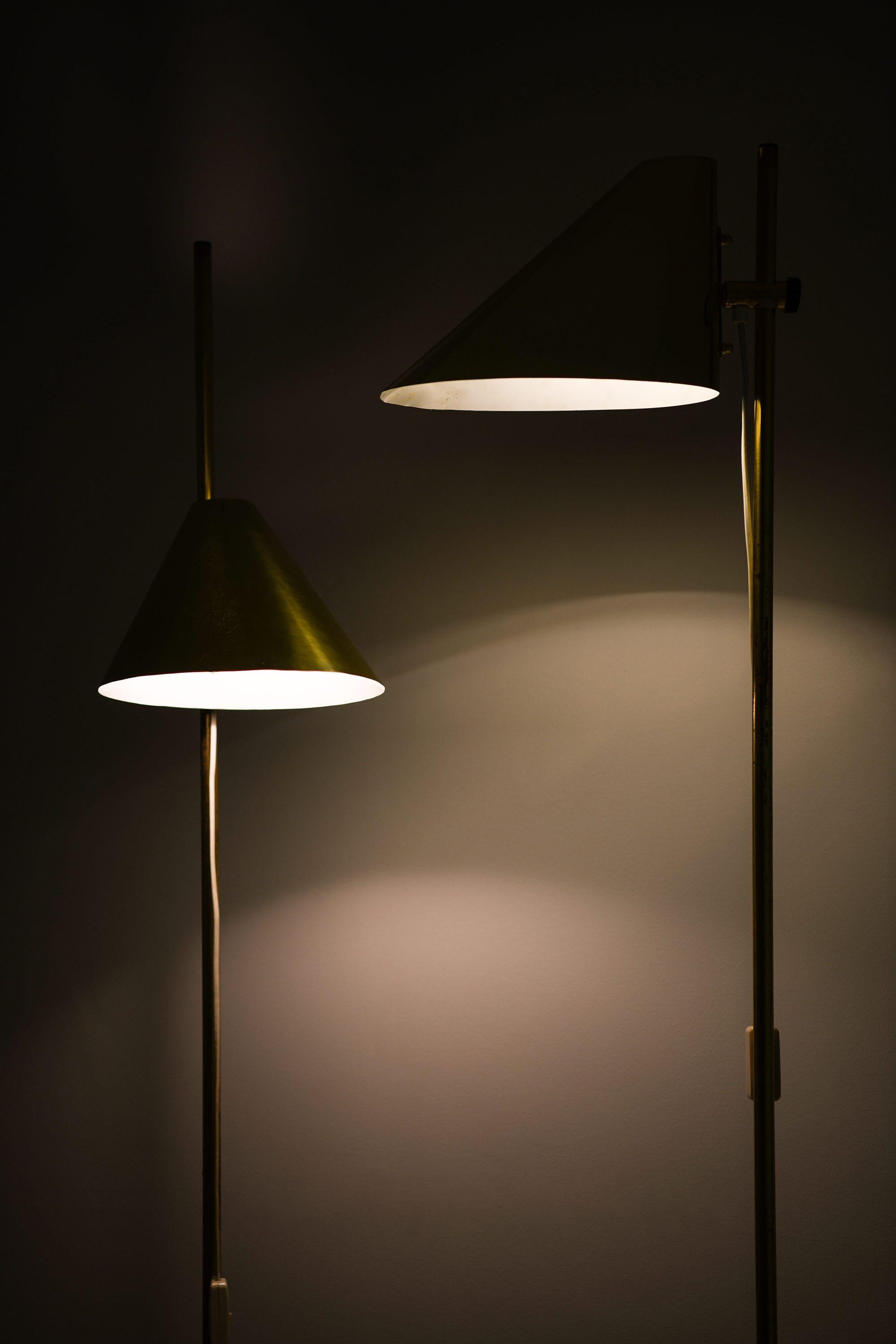 XX secolo Coppia di lampade da terra in ottone di Hans-Agne Jakobsson, anni '70 in vendita