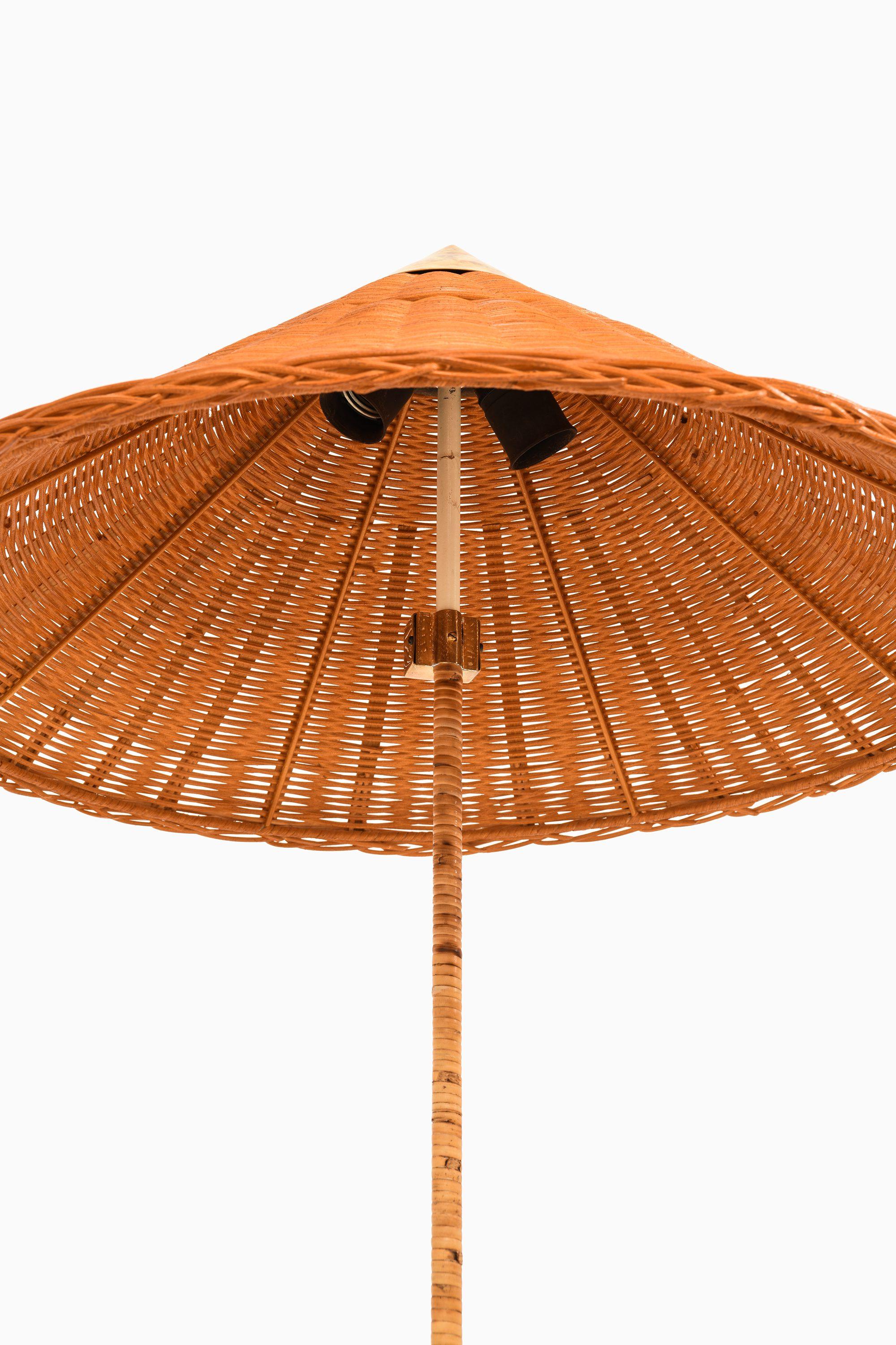 Scandinavian Modern Pair of Floor Lamps in Brass, Cane and Rattan Shades by Paavo Tynell, 1950's For Sale