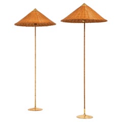 Paar Stehlampen aus Messing, Rohr und Rattanschirmen von Paavo Tynell, 1950er Jahre