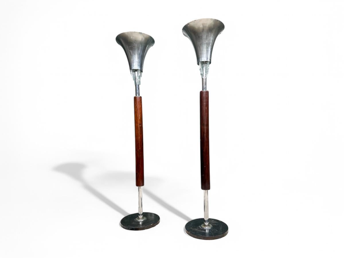 Mid-Century moderno Coppia di lampade da terra in legno, cristallo e metallo, sconosciuta, anni '1940 in vendita