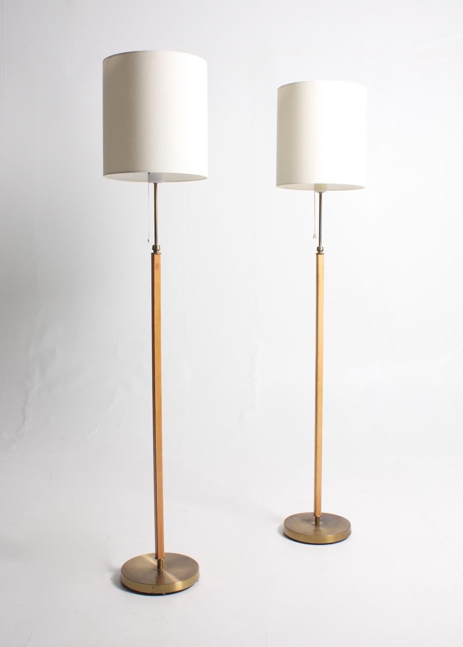 Pair of Floor Lamps in Leather (Skandinavische Moderne)