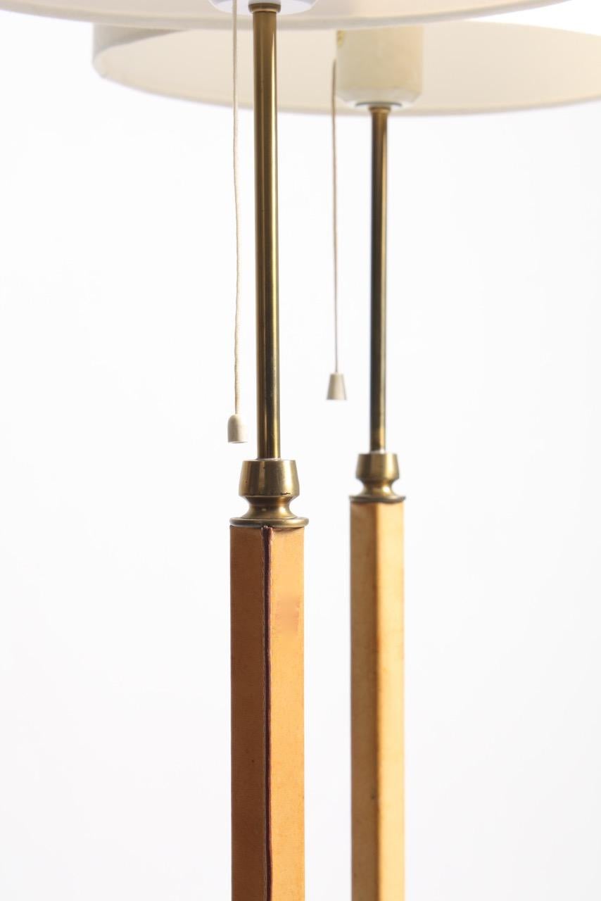 Pair of Floor Lamps in Leather (Mitte des 20. Jahrhunderts)