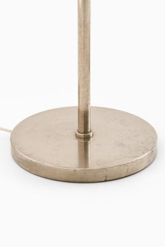 Coppia di lampade da terra in nichel e vetro opalino di Harald Notini, anni '30