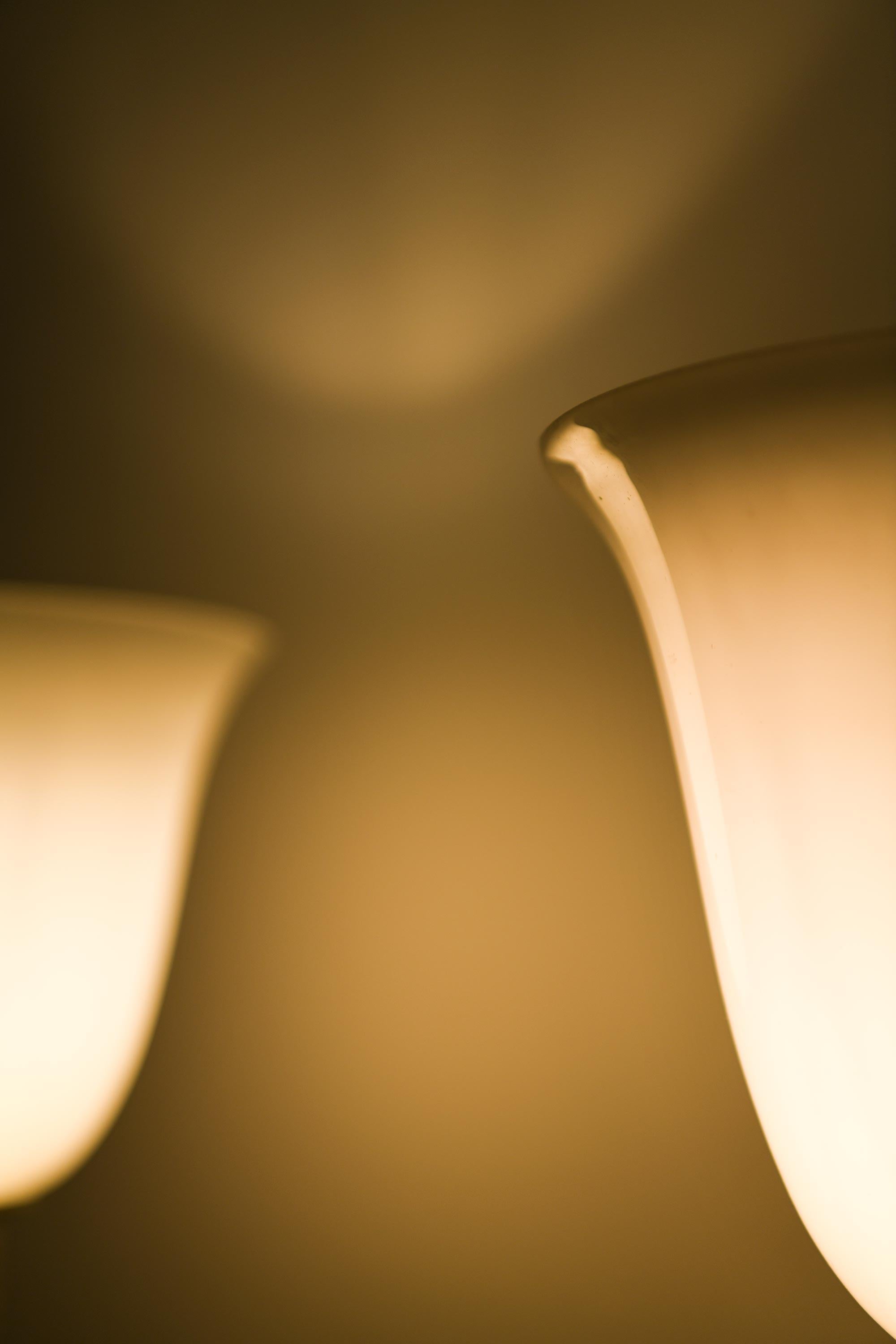 Pareja de lámparas de pie en níquel y cristal opalino de Harald Notini, años 30 Vidrio opalino en venta