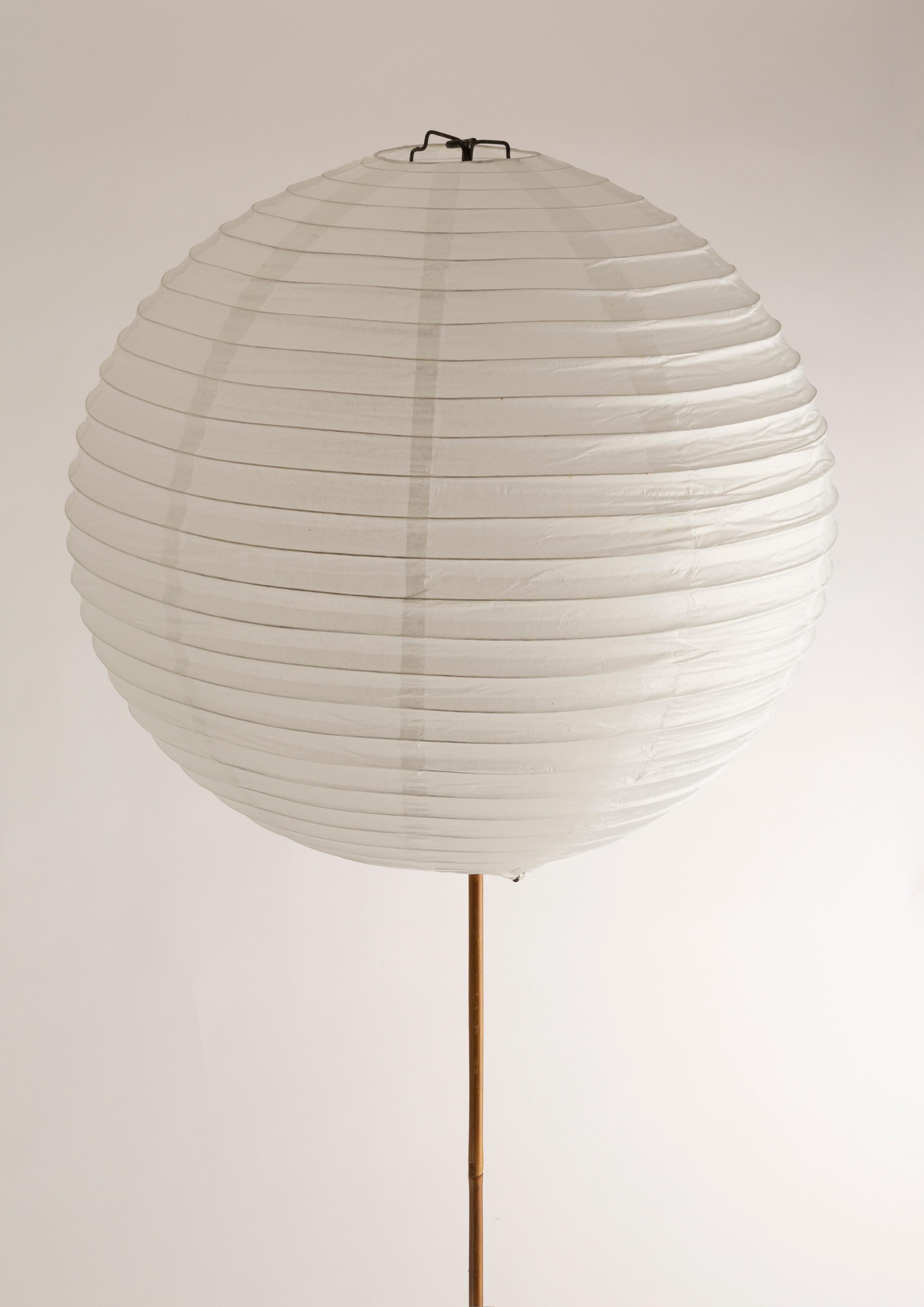 Italian Pair of Floor Lamps in the Style of Isamu Noguchi and His Akari