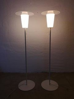 Pareja de lámparas de pie modernas de mediados de siglo Luxus, Suecia, 1970