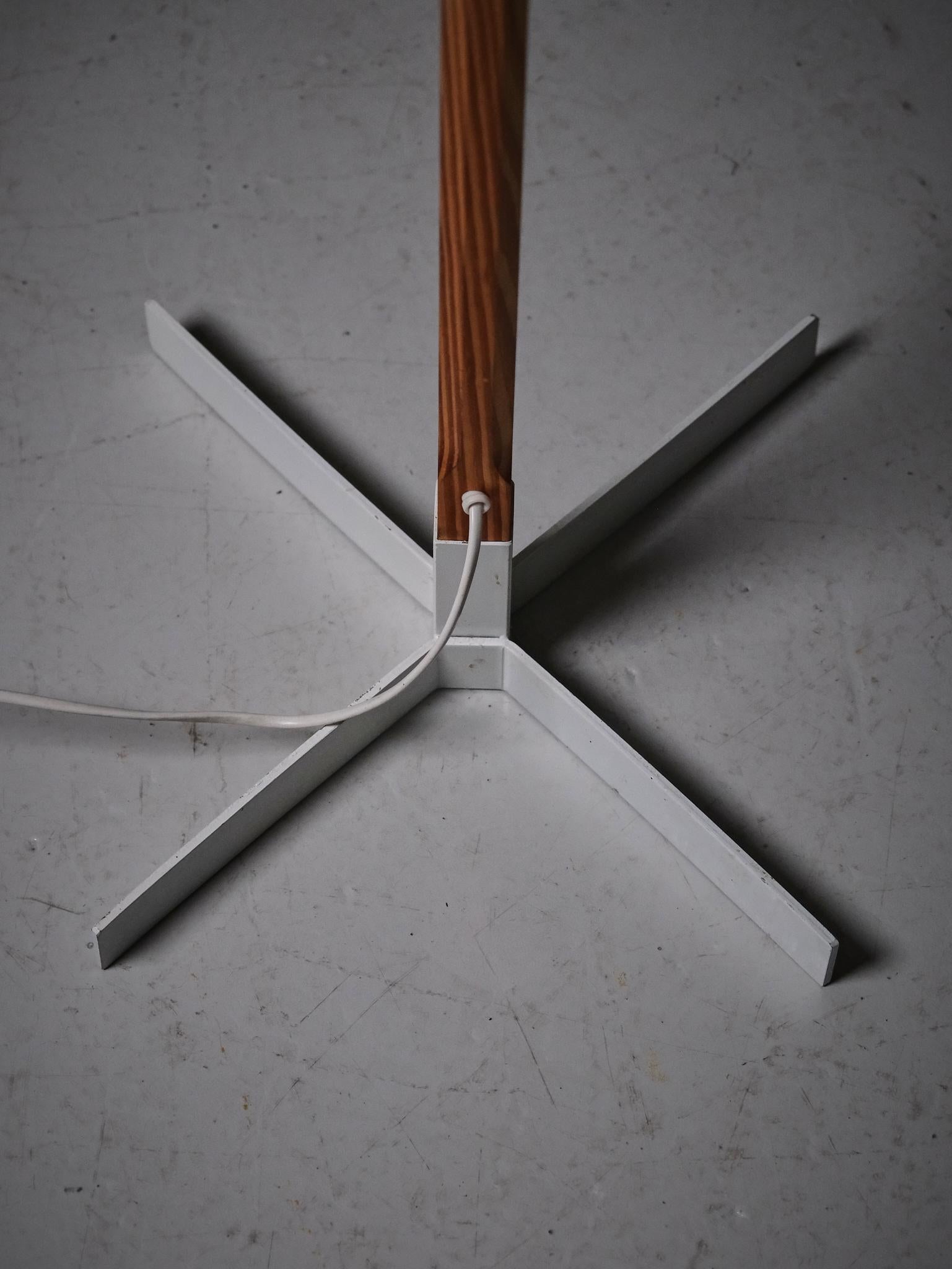 Paar Stehlampen Modell '129' von Hans-Agne Jakobsson, Schweden, 1960er Jahre im Angebot 9
