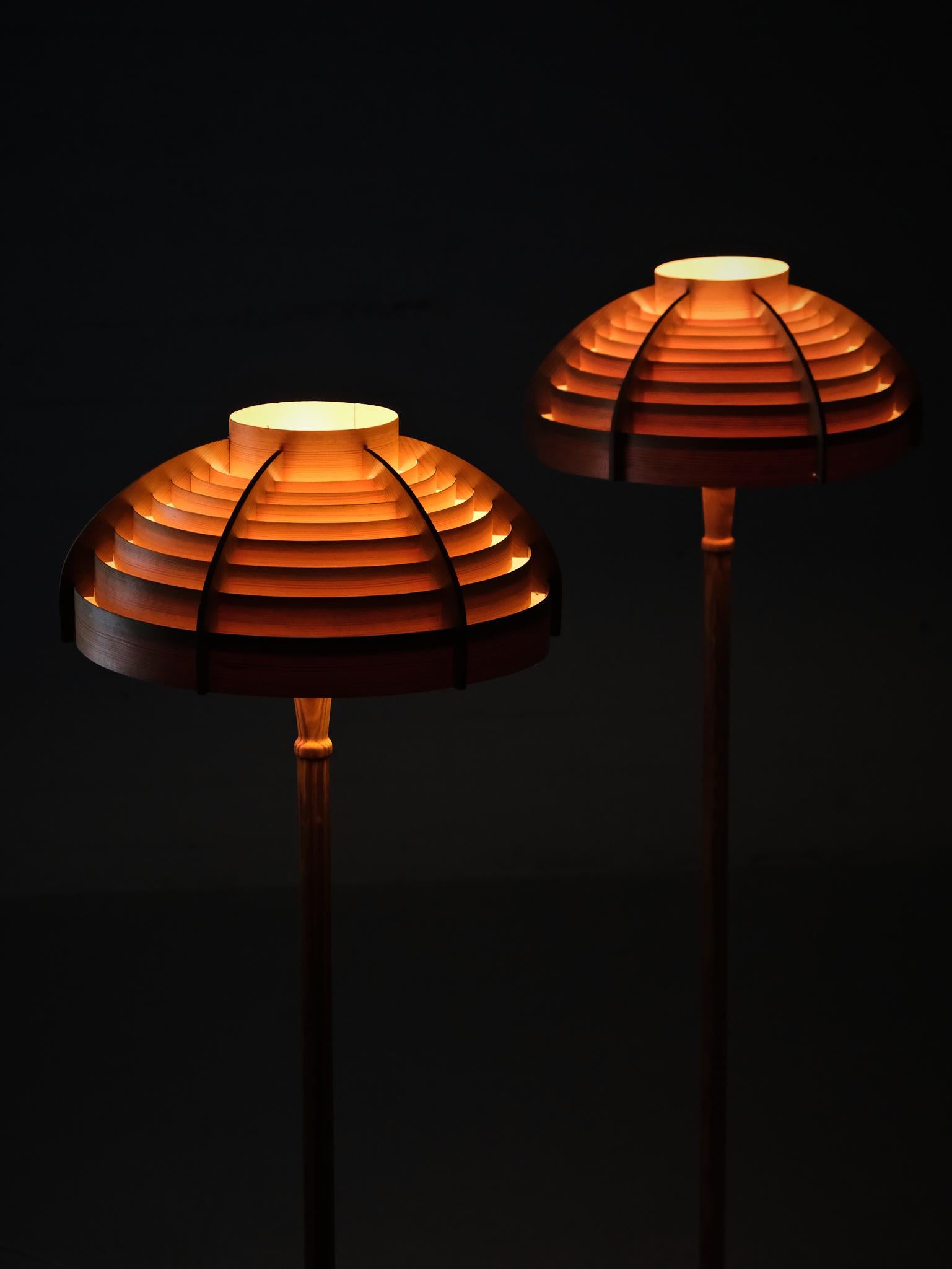 Paar Stehlampen Modell '129' von Hans-Agne Jakobsson, Schweden, 1960er Jahre (Skandinavische Moderne) im Angebot