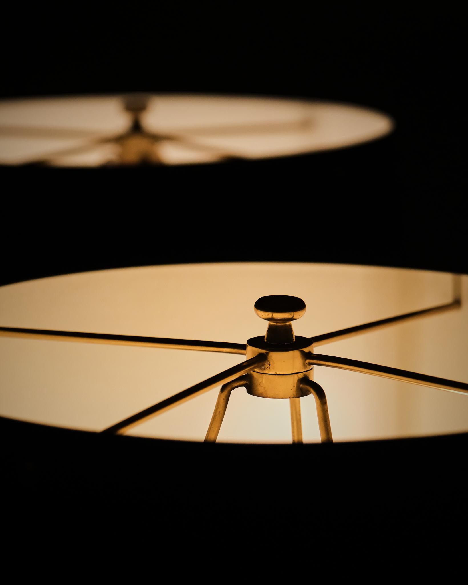 Paire de lampadaires, modèle '2564' par Josef Frank, Svenskt Tenn, Suède, années 1950 en vente 4