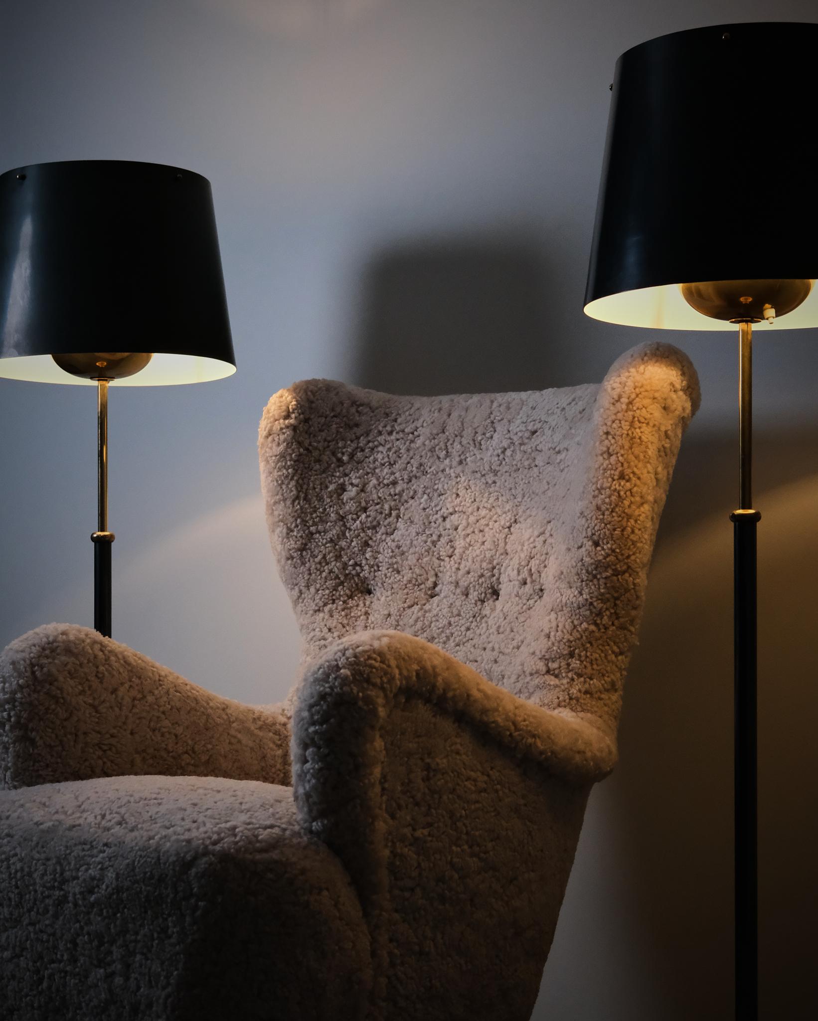 Paire de lampadaires, modèle '2564' par Josef Frank, Svenskt Tenn, Suède, années 1950 en vente 6