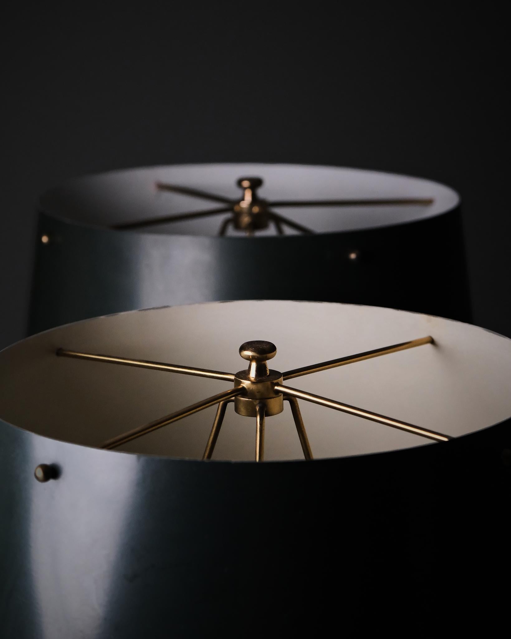 Métal Paire de lampadaires, modèle '2564' par Josef Frank, Svenskt Tenn, Suède, années 1950 en vente