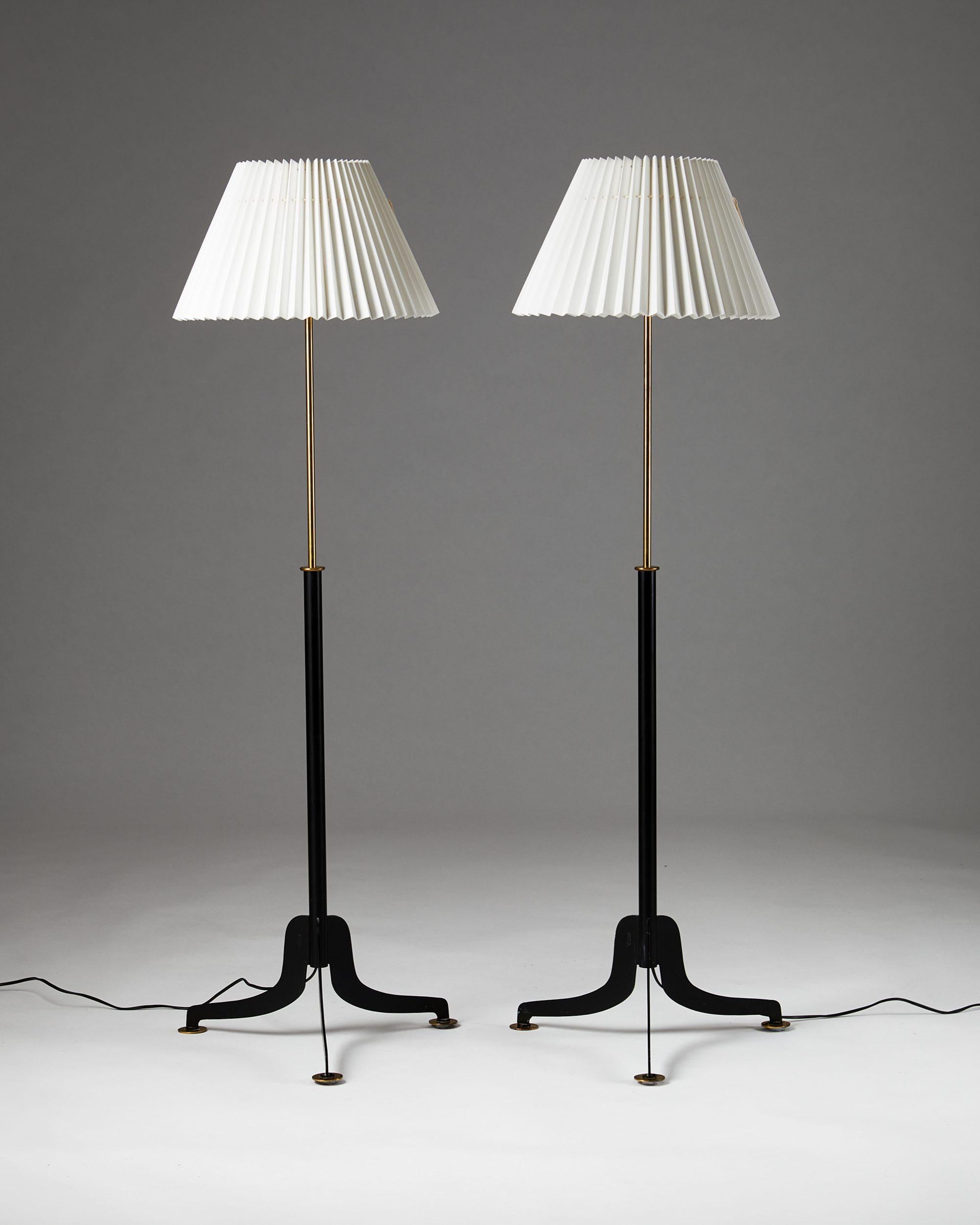 1950's.

Lacquered metal and brass with pleated cotton shade.

Measures: H: 150 cm/ 4' 11