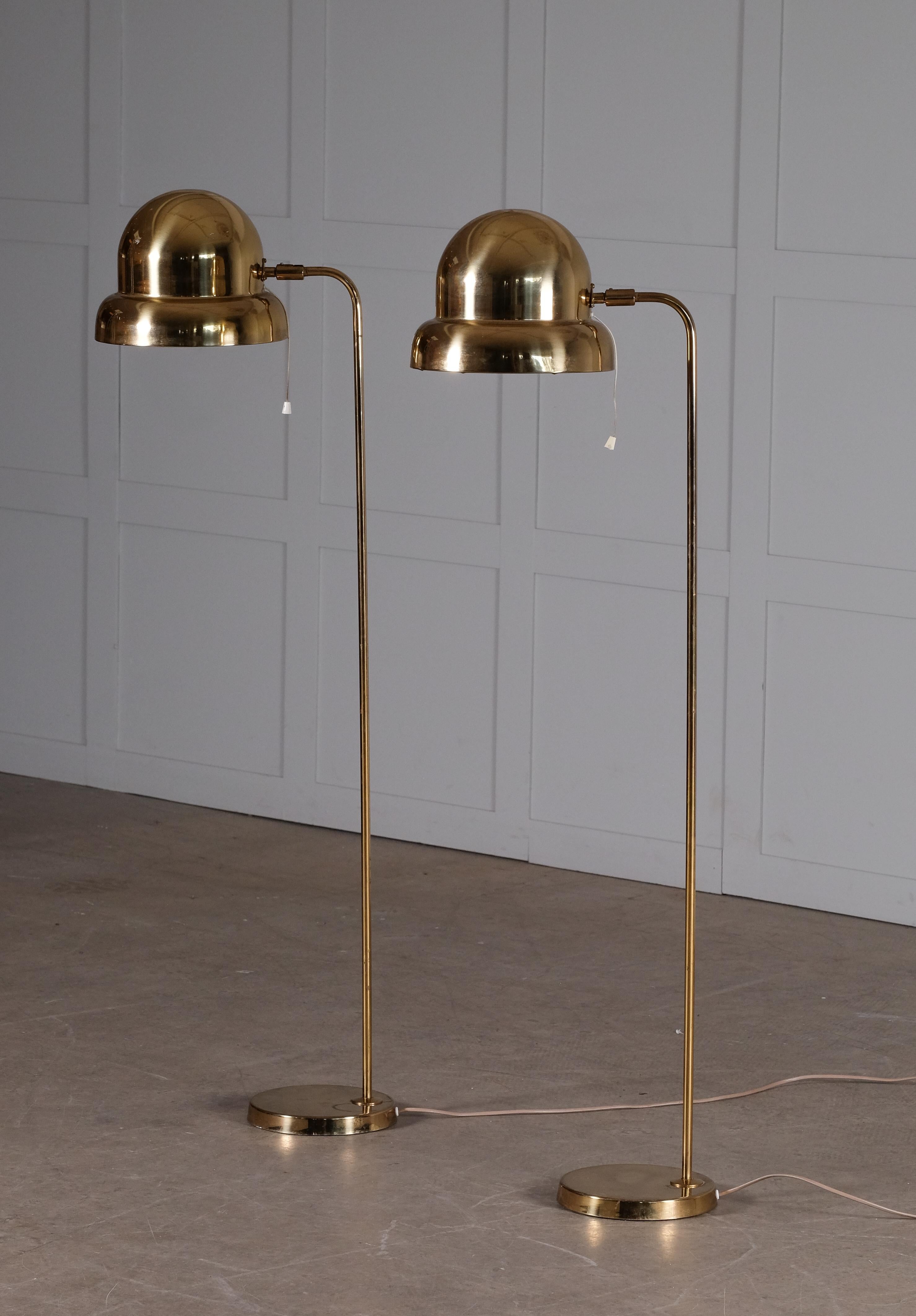 Pair of floor lamp in brass, model G-120M manufactured by Bergboms, Sweden, 1960s.
Measures: Height 120 cm.