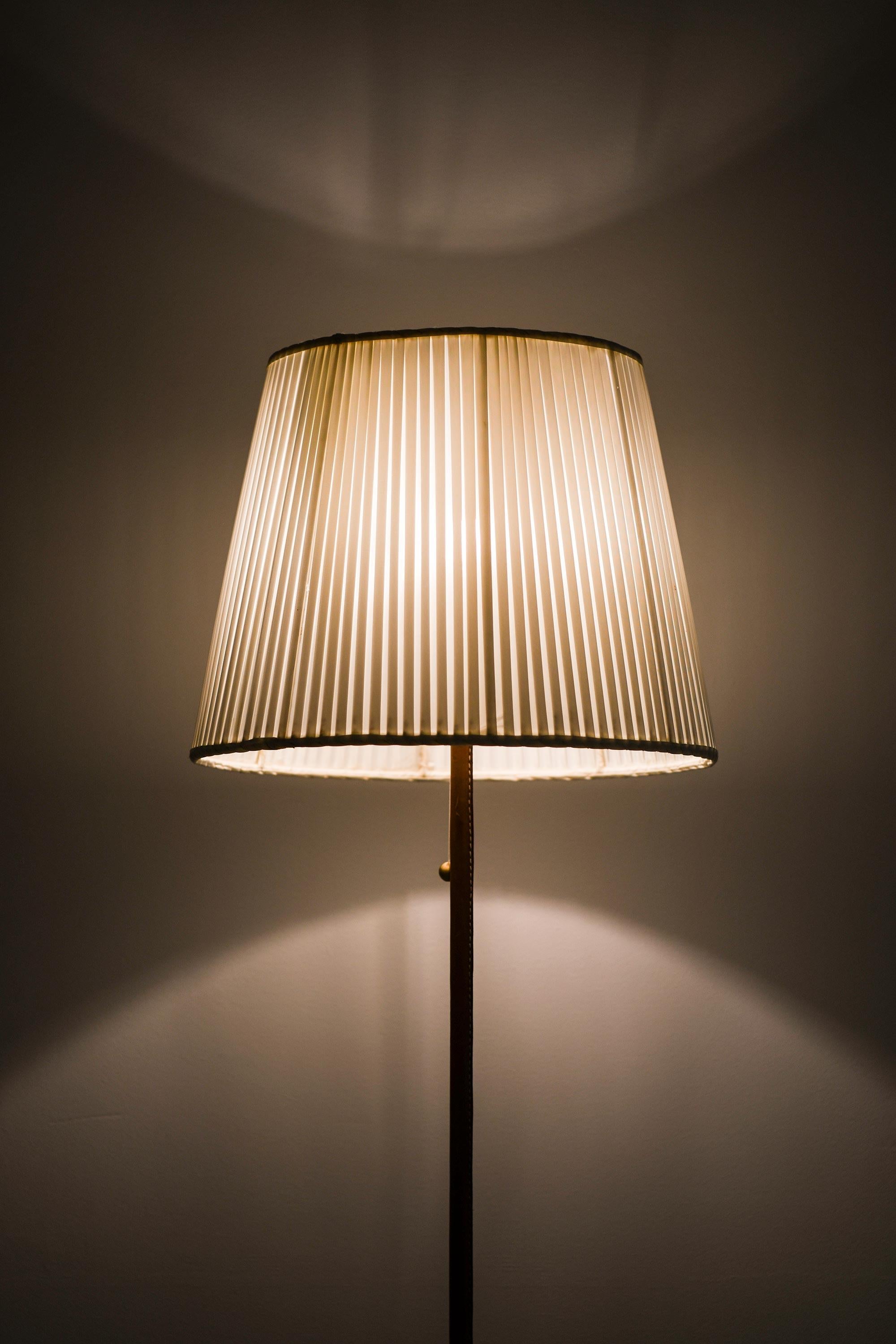 Pareja de lámparas de pie, Modelo G-93, de Hans-Agne Jakobsson, años 60 en Bueno estado para la venta en Limhamn, Skåne län