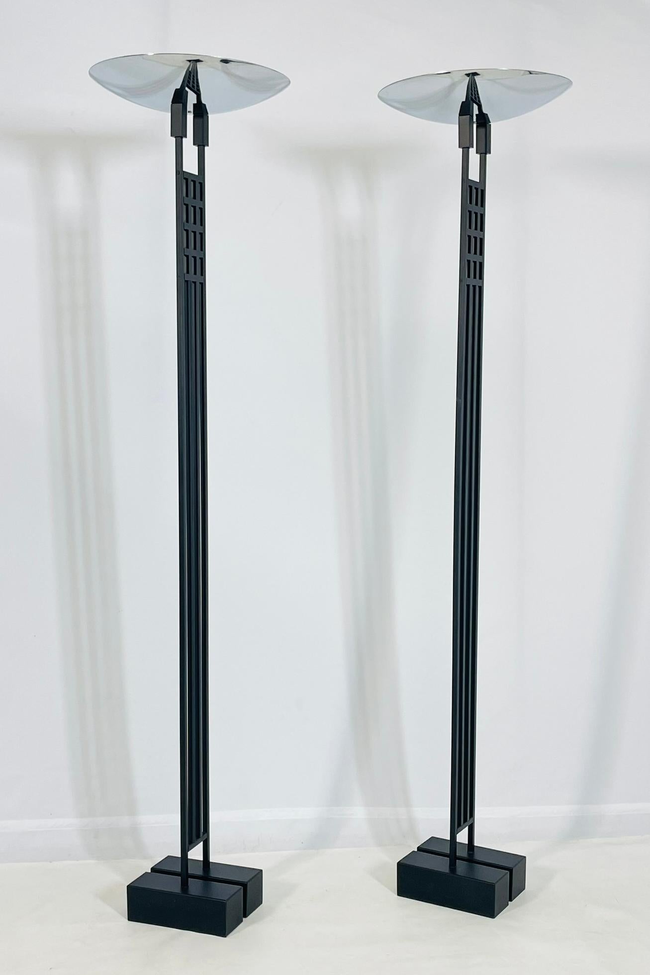 Américain Paire de lampadaires/Torchieres de Robert Sonneman pour George Kovacs, États-Unis 1987 en vente