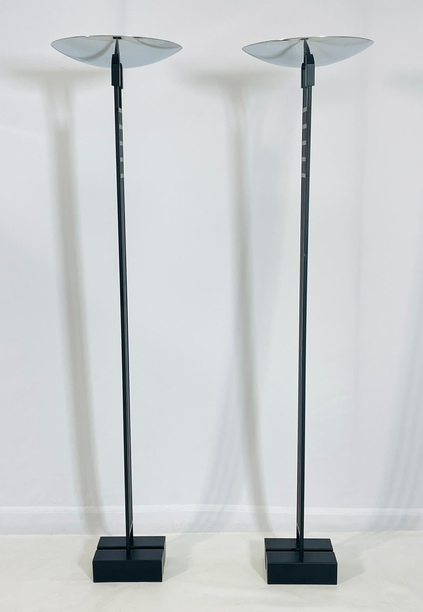 Fait main Paire de lampadaires/Torchieres de Robert Sonneman pour George Kovacs, États-Unis 1987 en vente